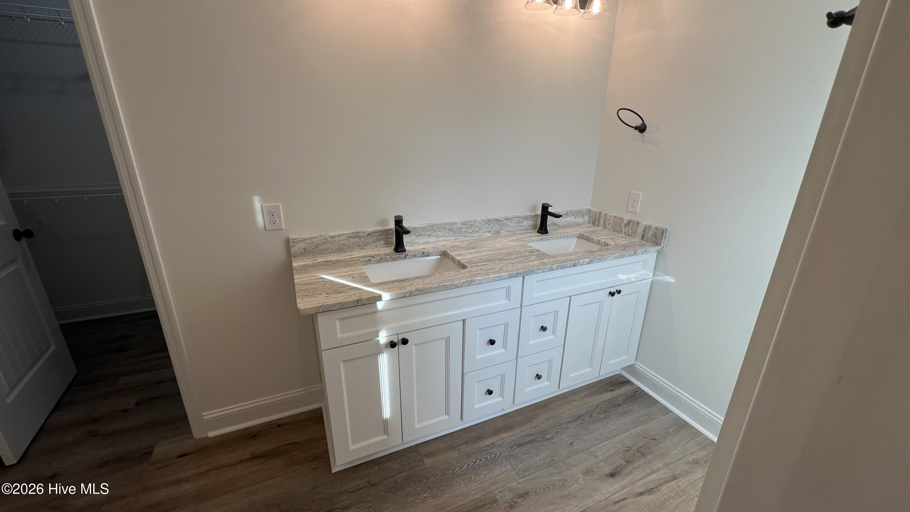 100525179 | Photo 11