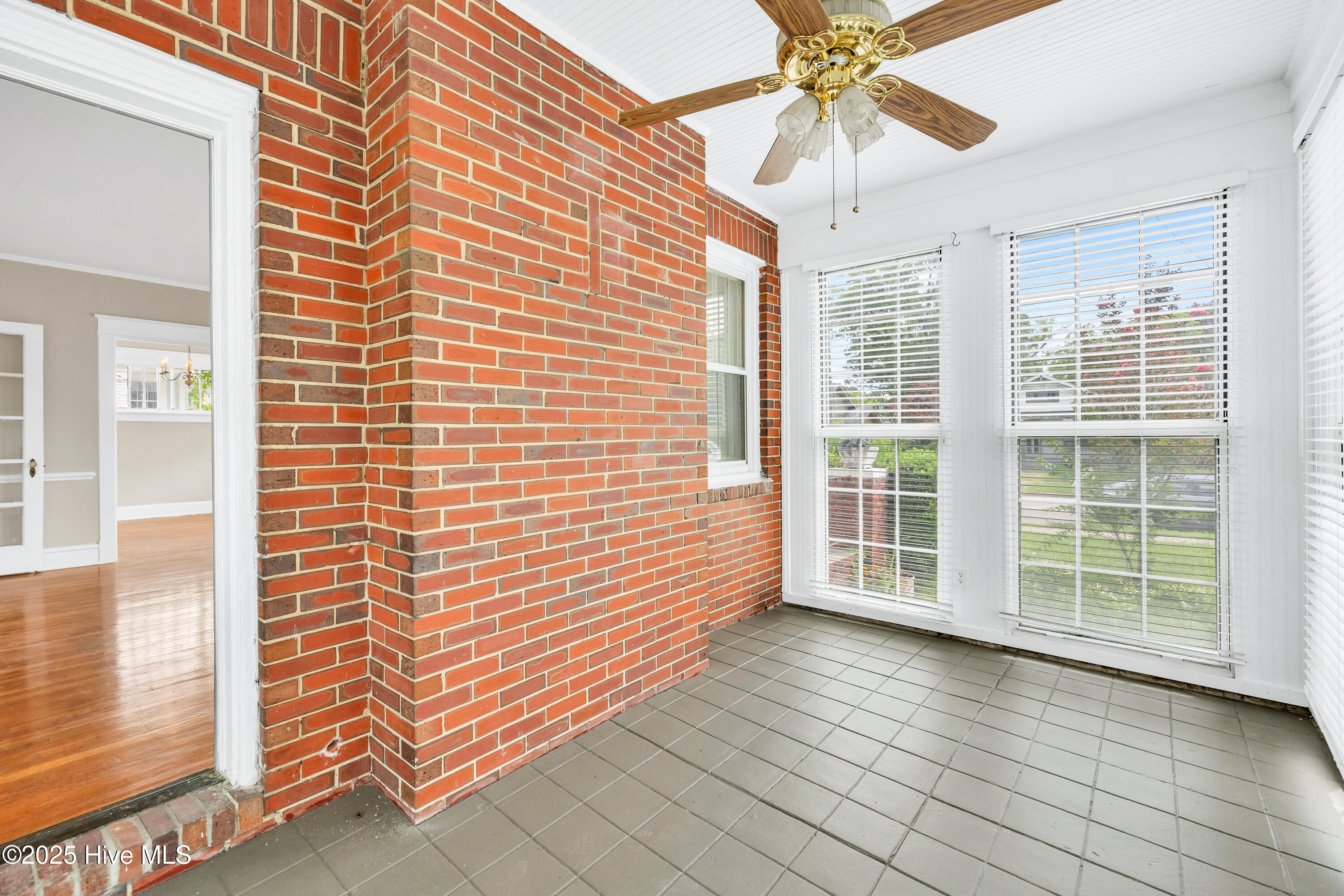 100522192 | Photo 13