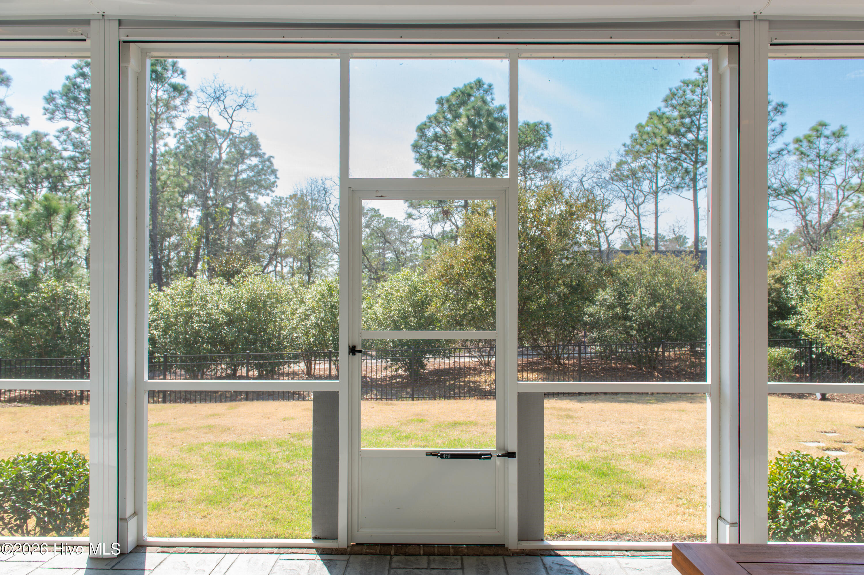 100560299 | Photo 77