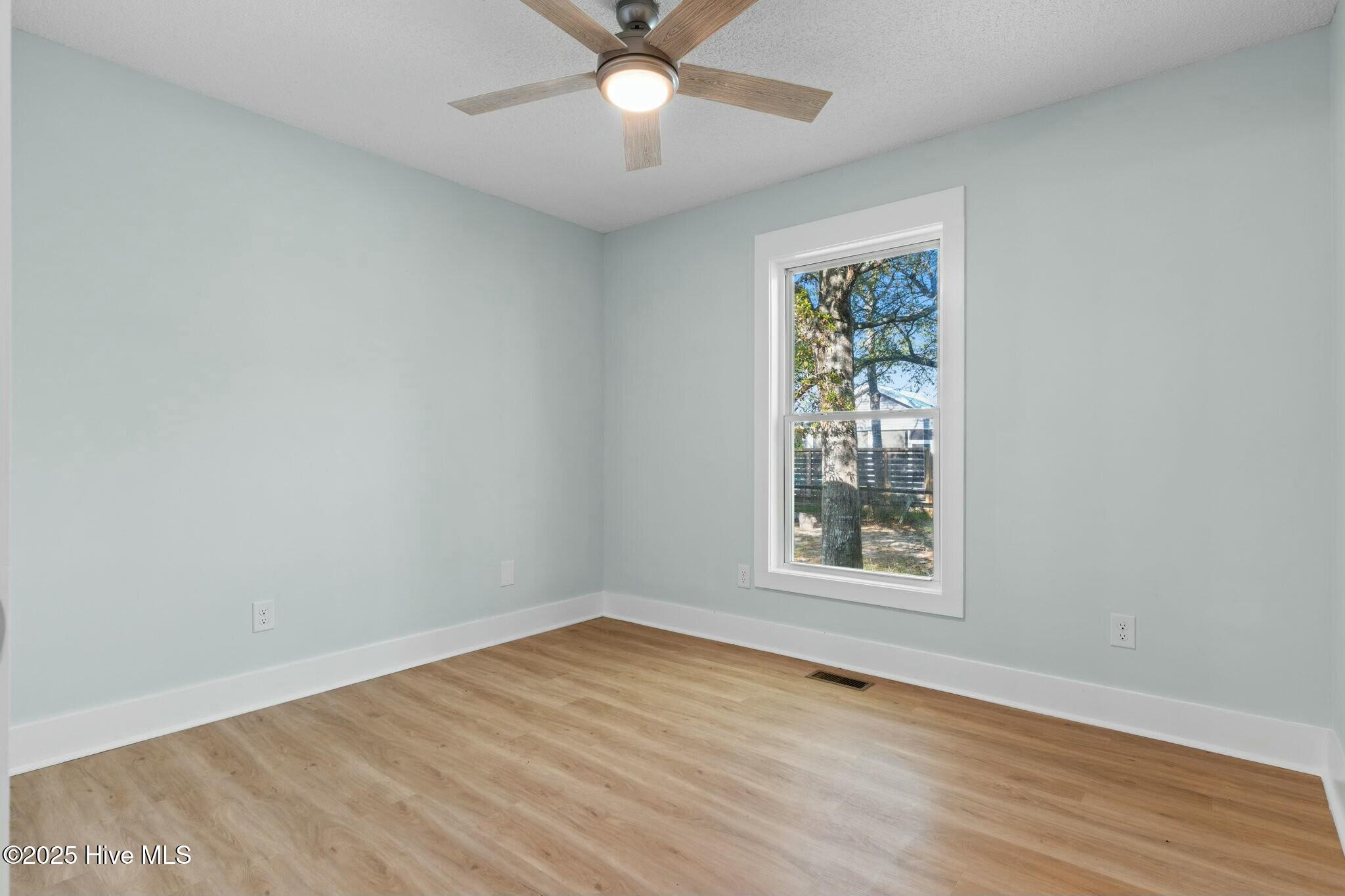 100501746 | Photo 16