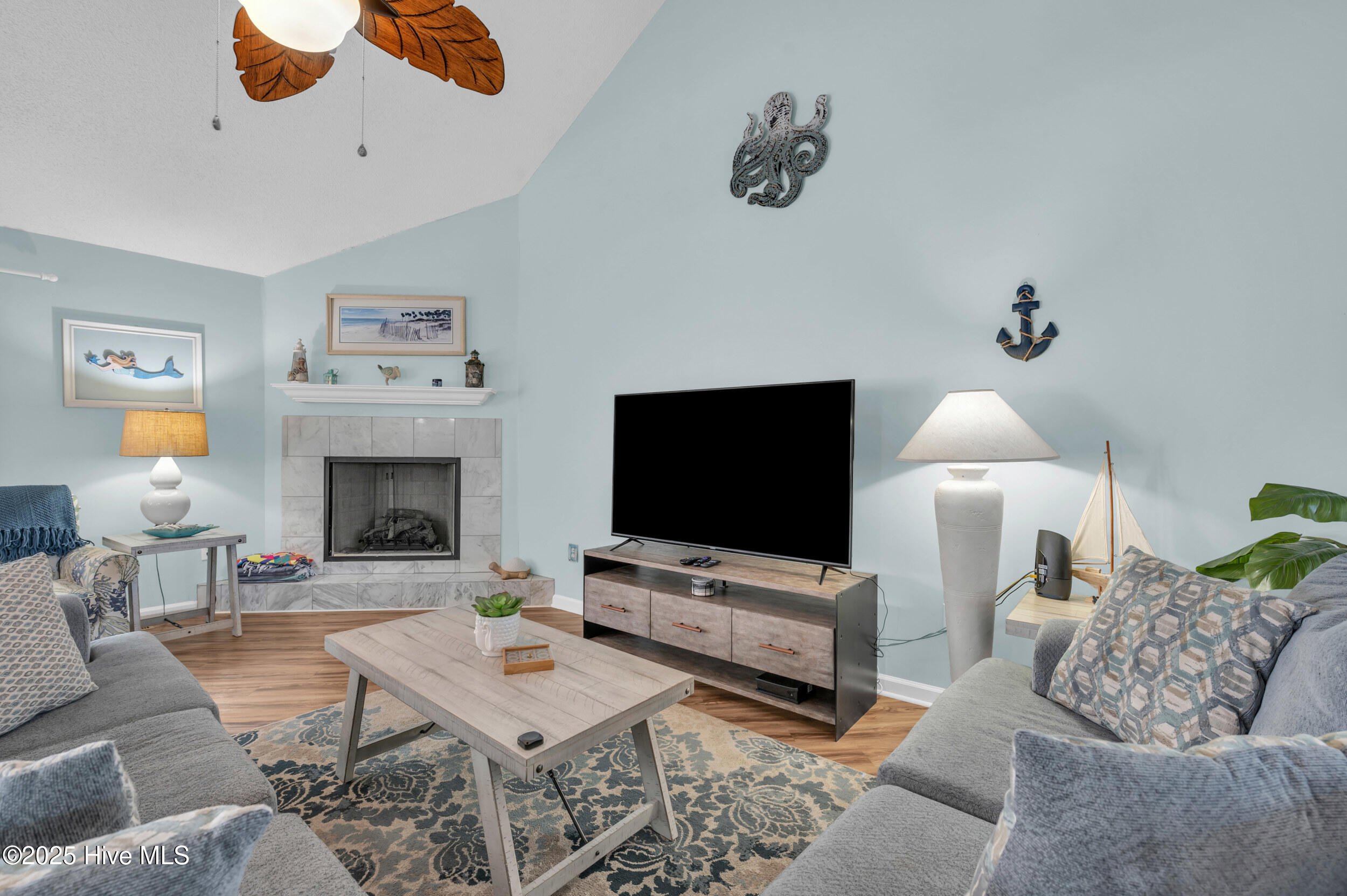 100543917 | Photo 12