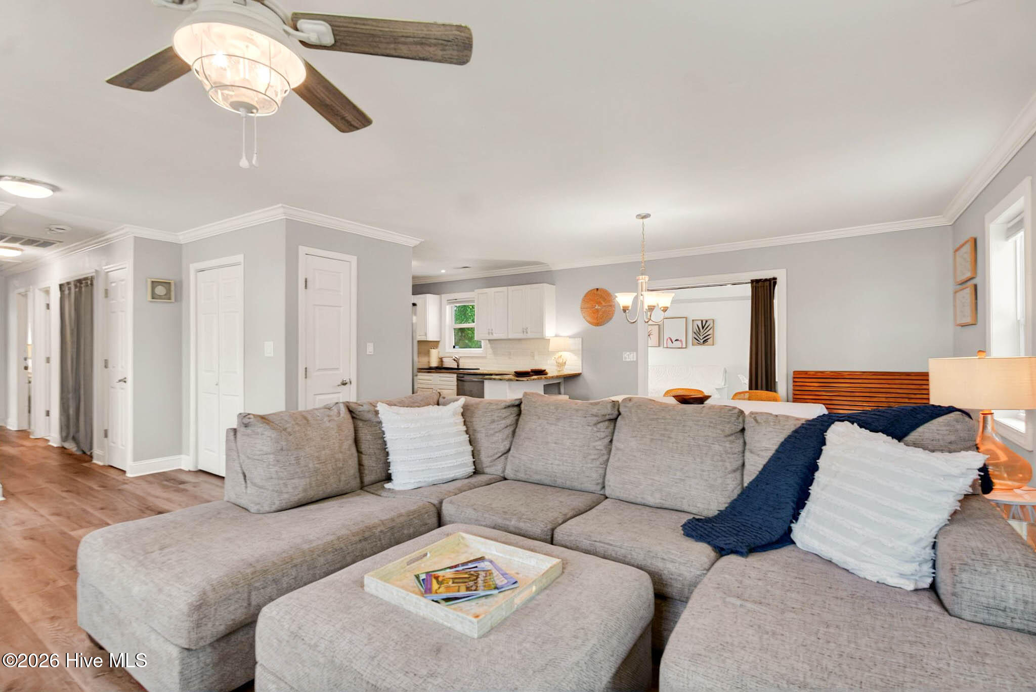 100556049 | Photo 38