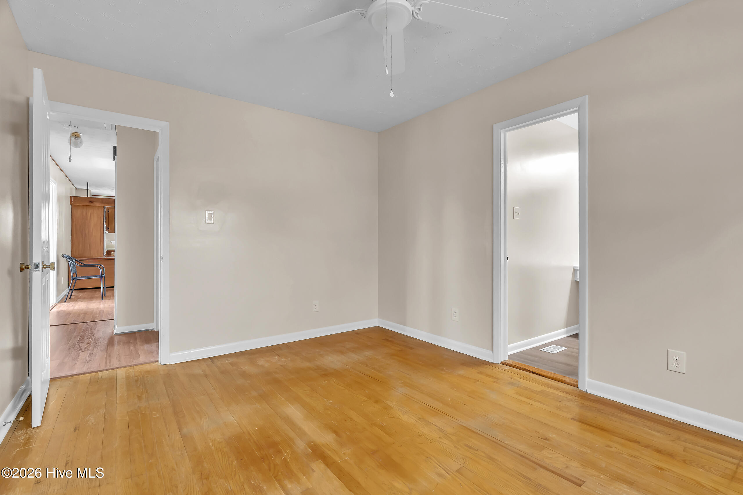 100557888 | Photo 30