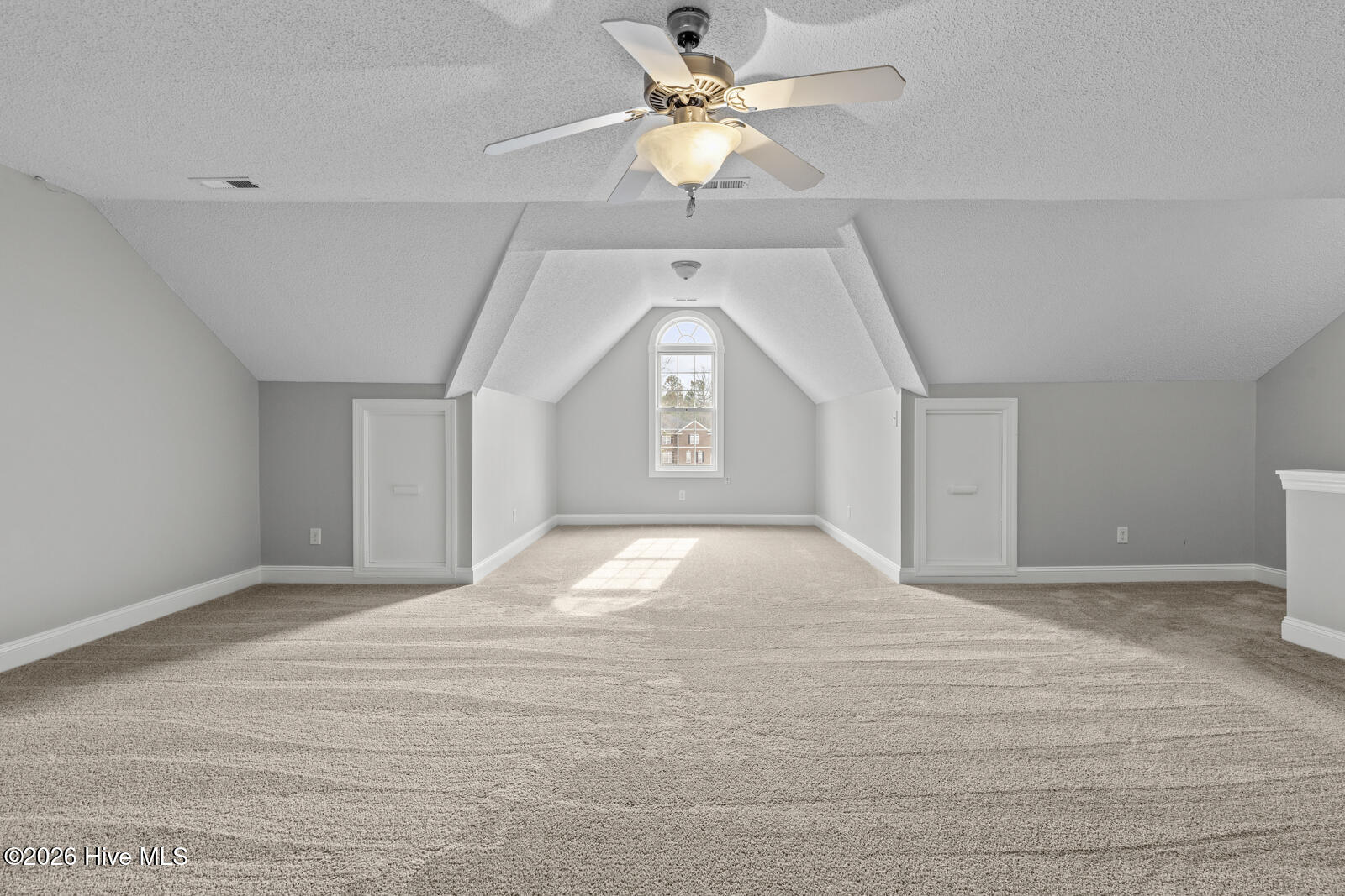 100545911 | Photo 44