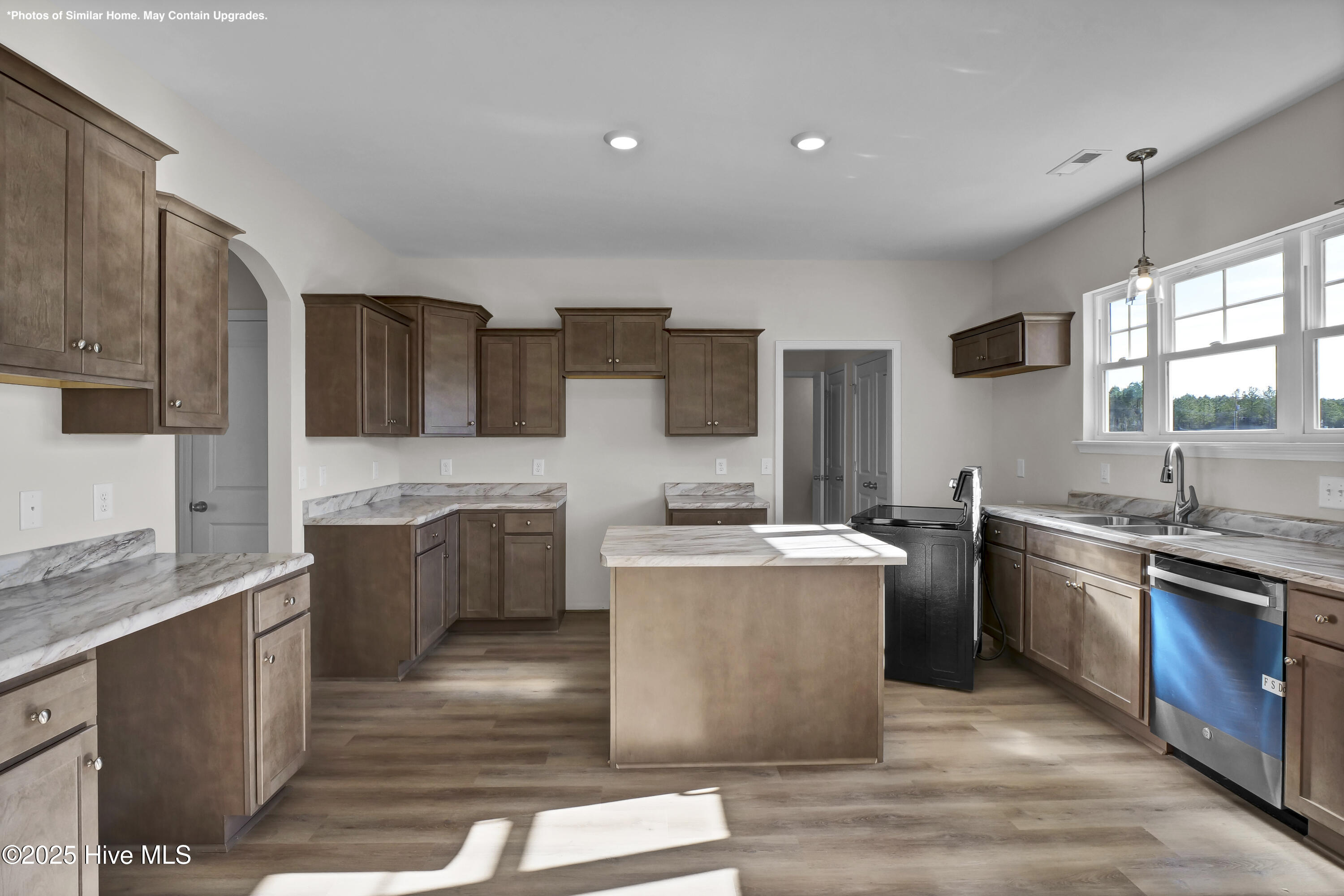 100538394 | Photo 22