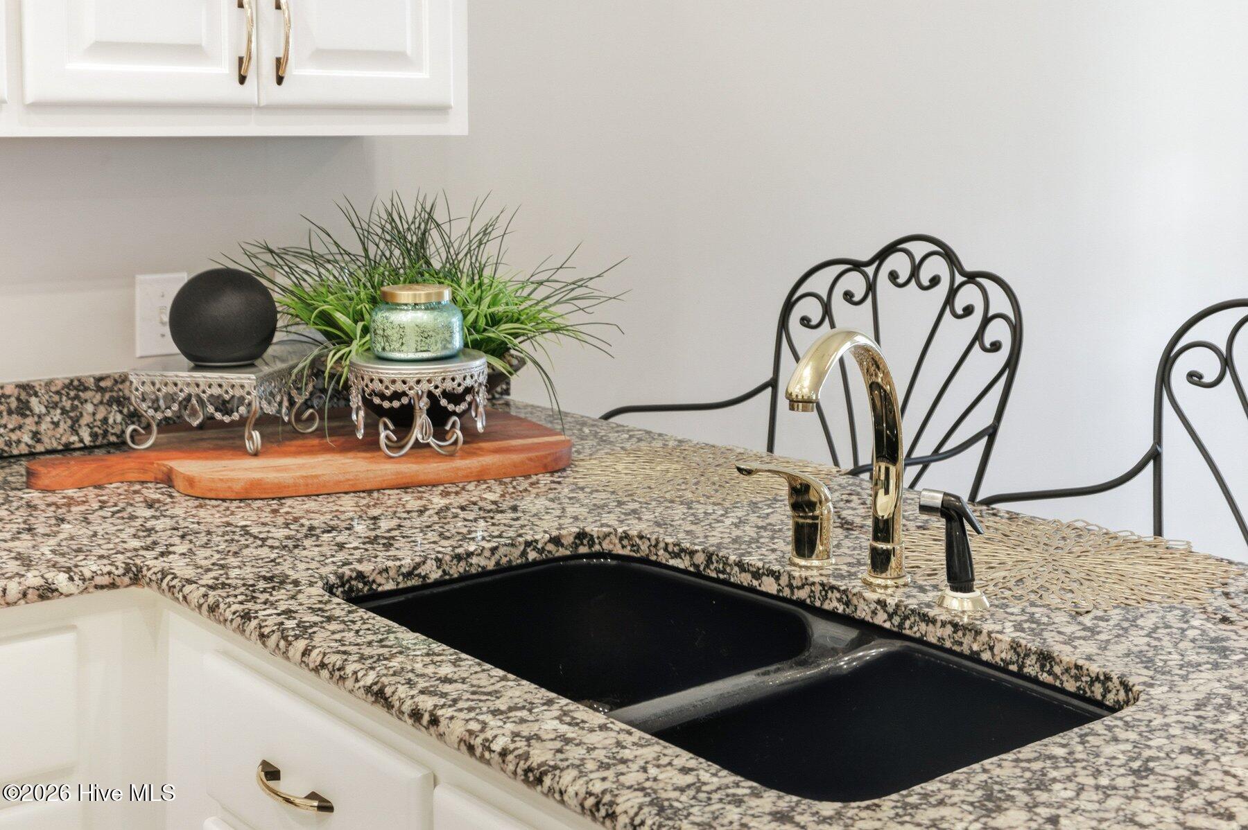 100563344 | Photo 15