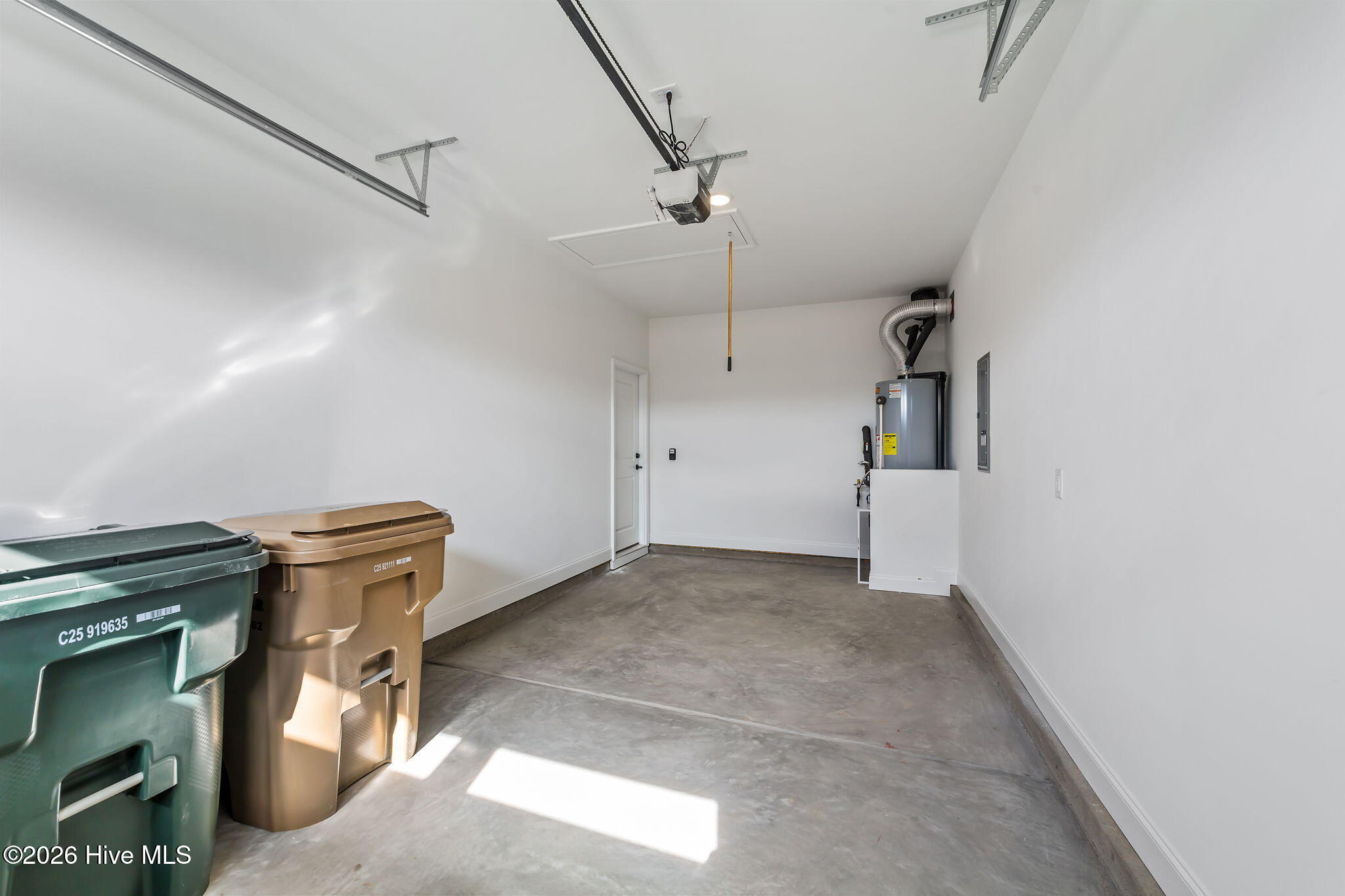 100536001 | Photo 23