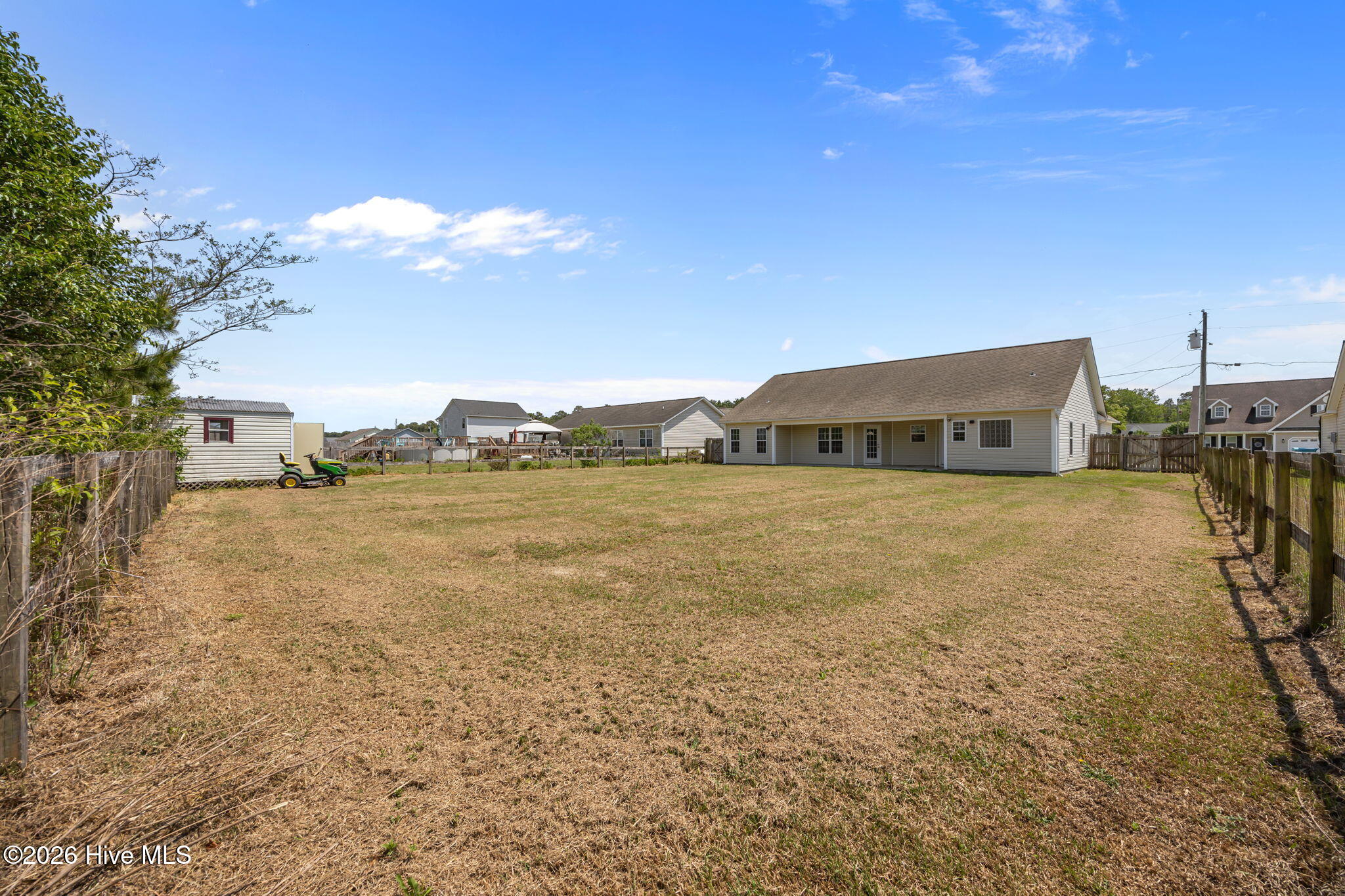 100569834 | Photo 40