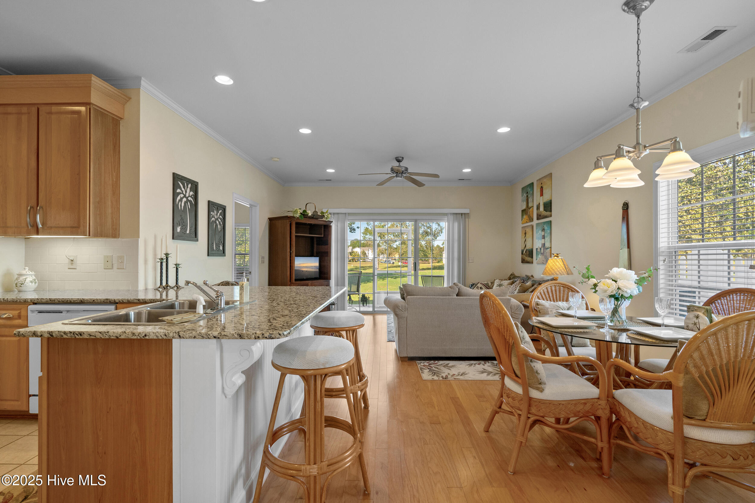 100536950 | Photo 11