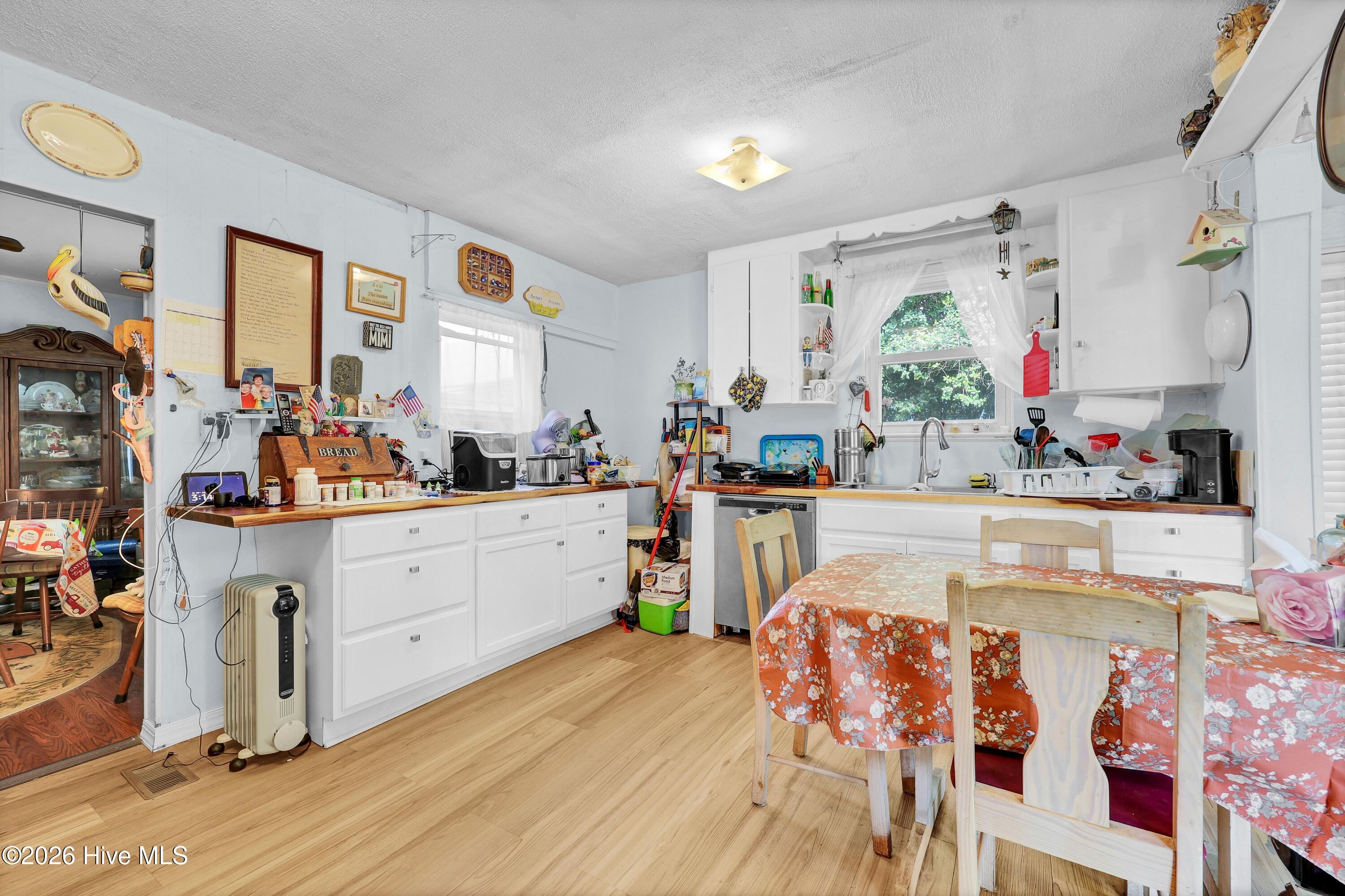 100569876 | Photo 21