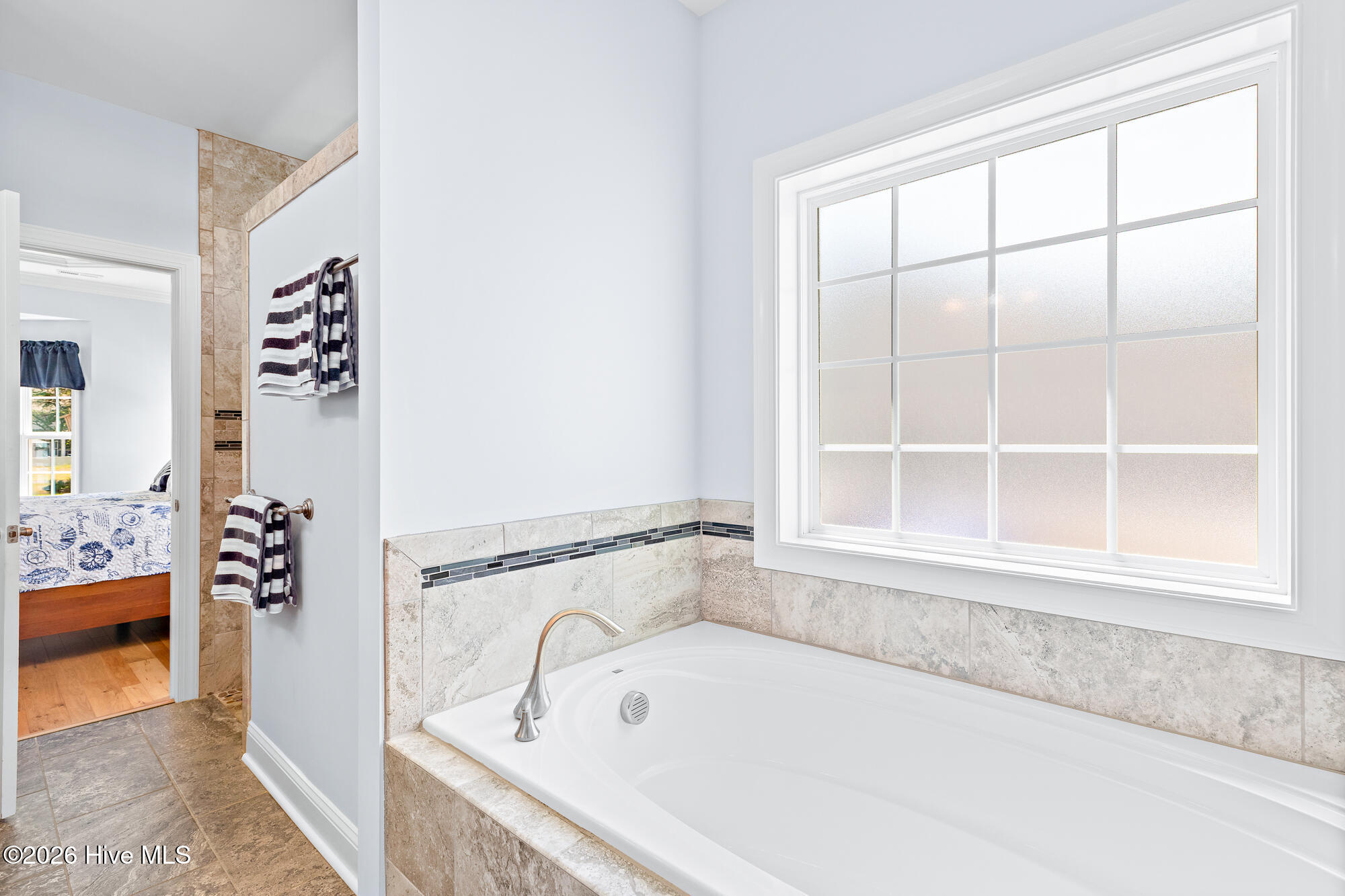 100567738 | Photo 29