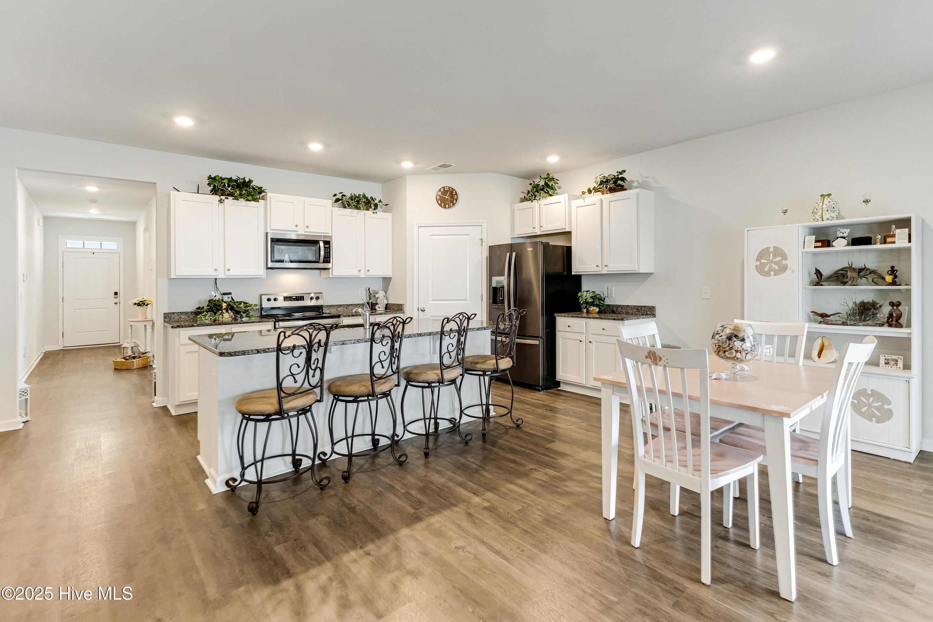 100521011 | Photo 11