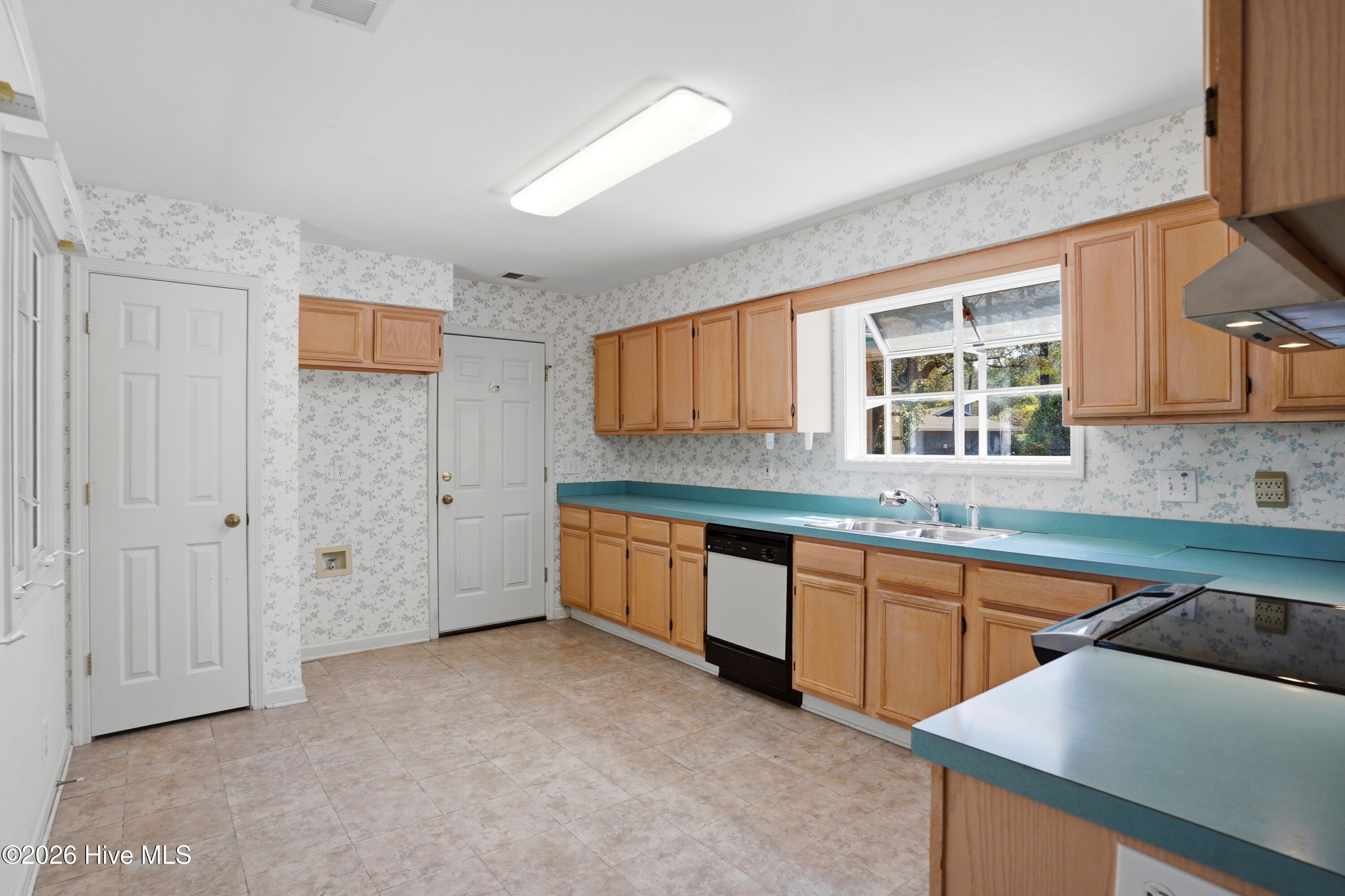 100564154 | Photo 11