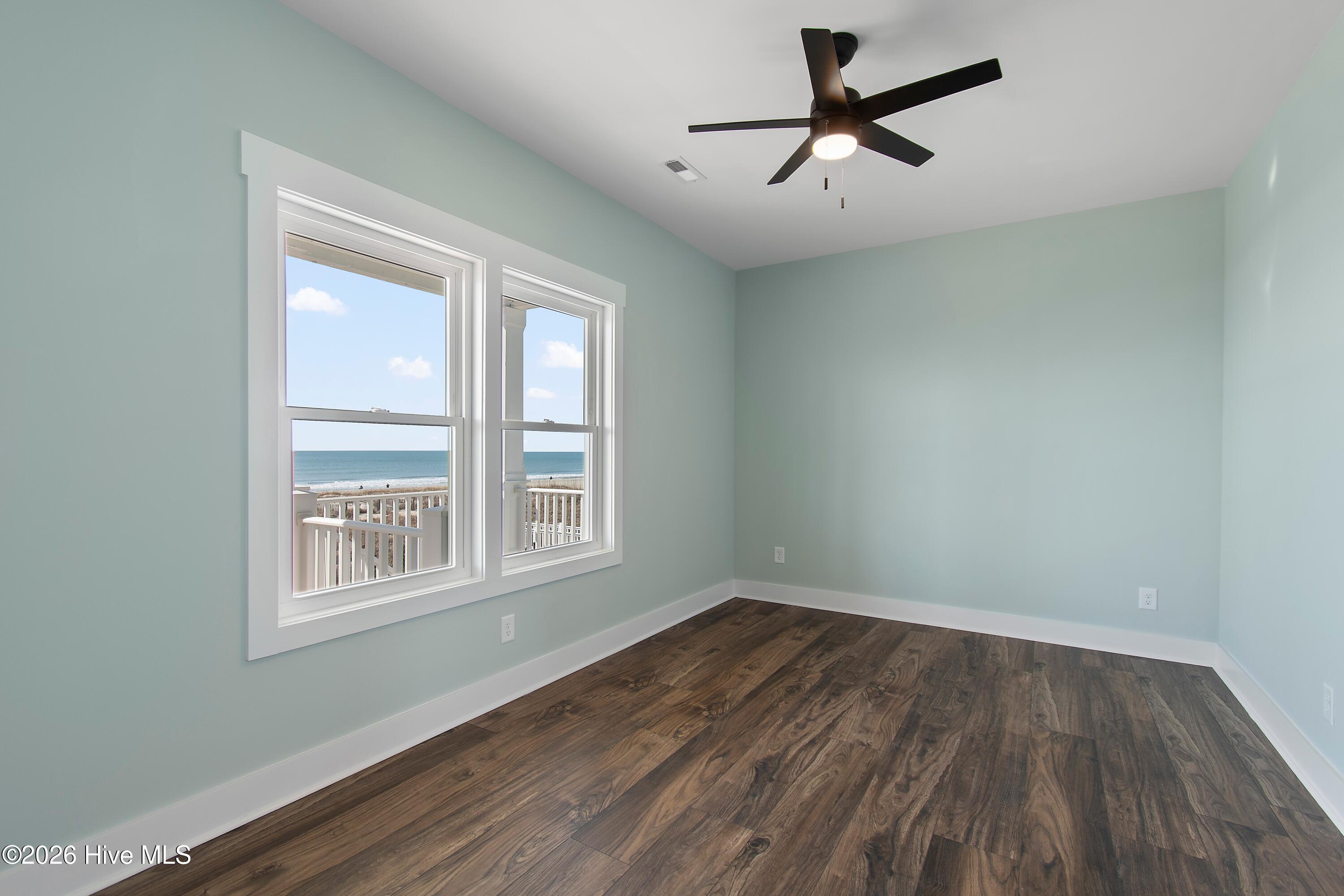 100525710 | Photo 36