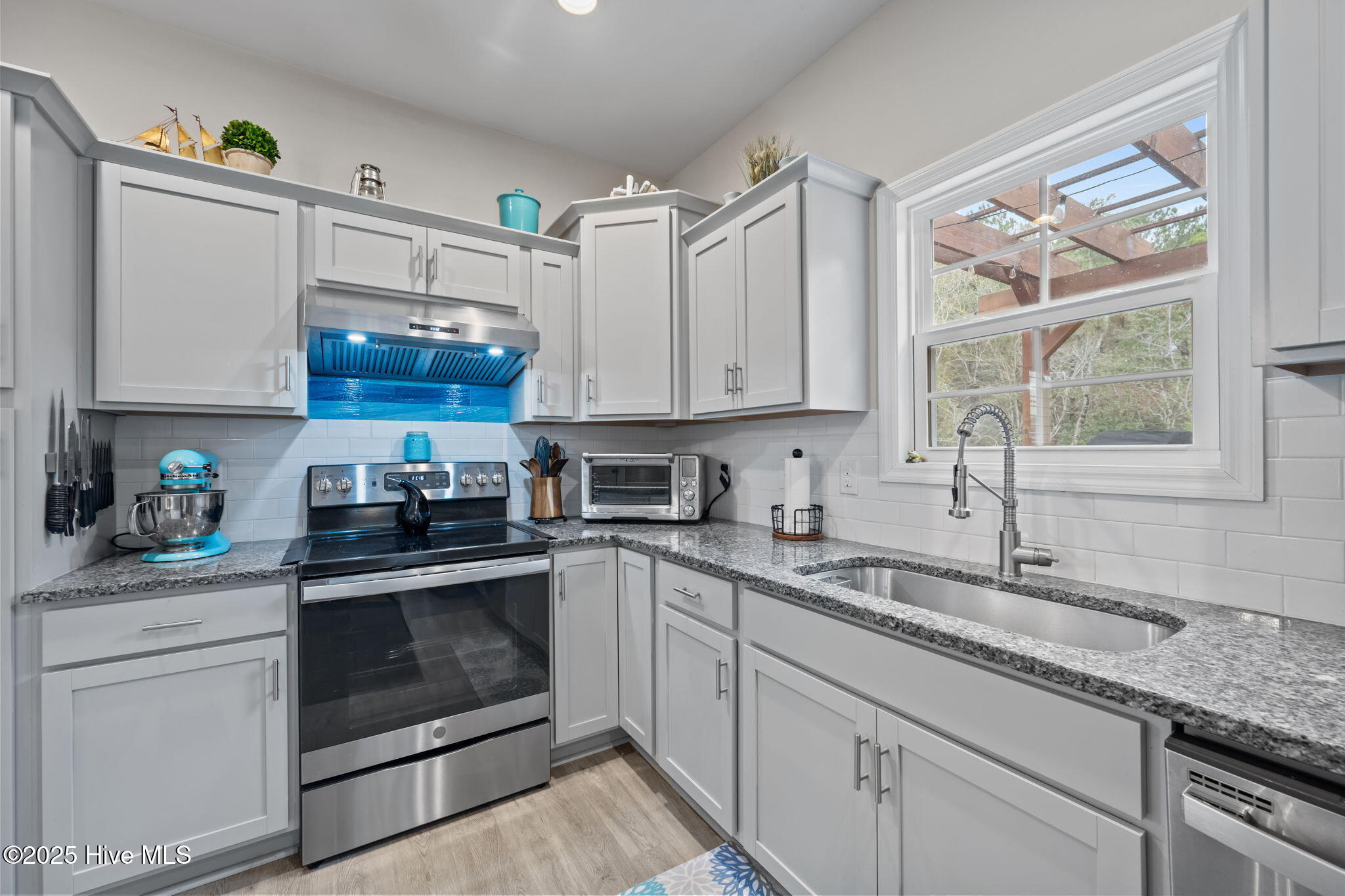 100544469 | Photo 10