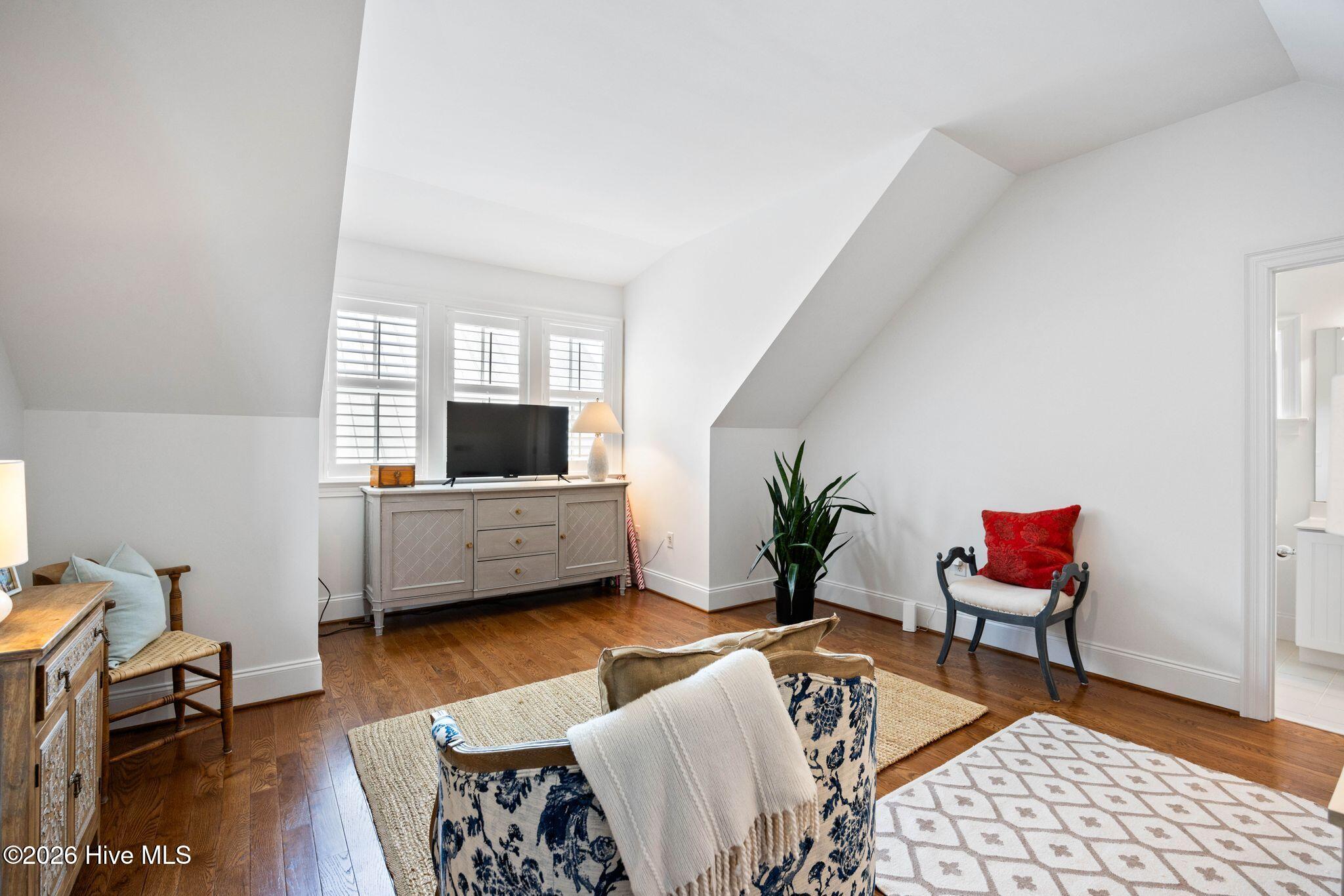 100572777 | Photo 41