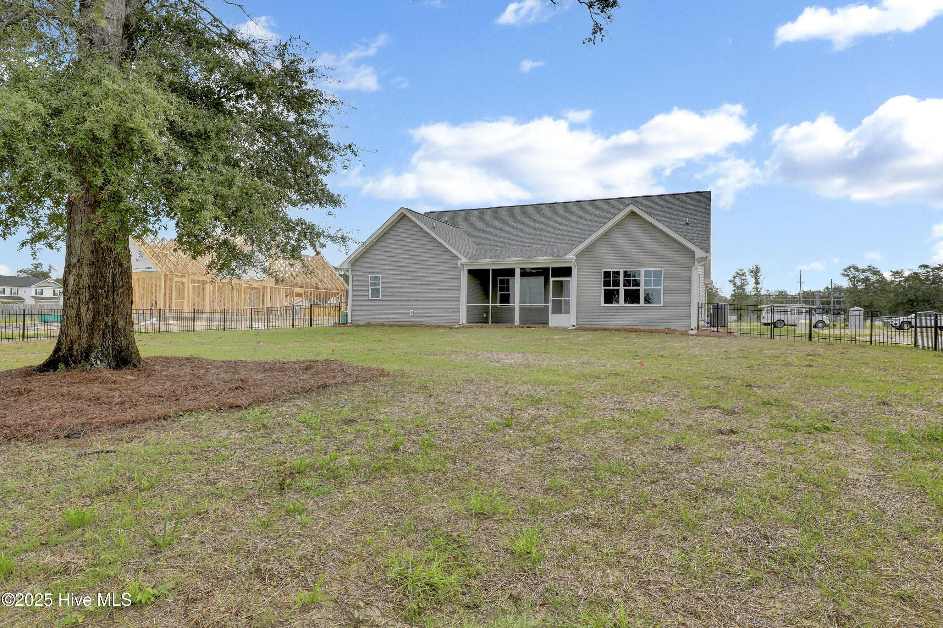 100485435 | Photo 30