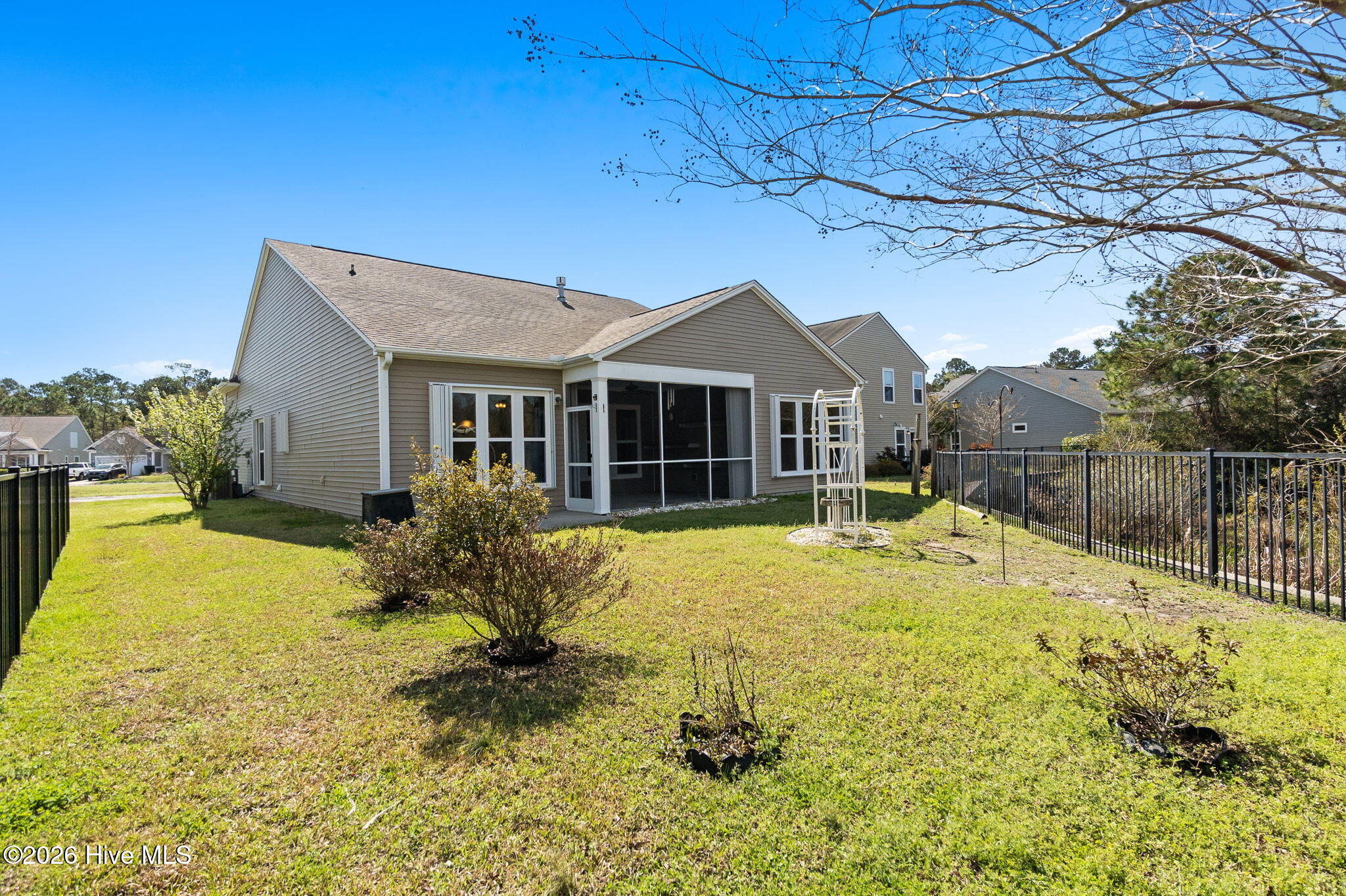 100561861 | Photo 26