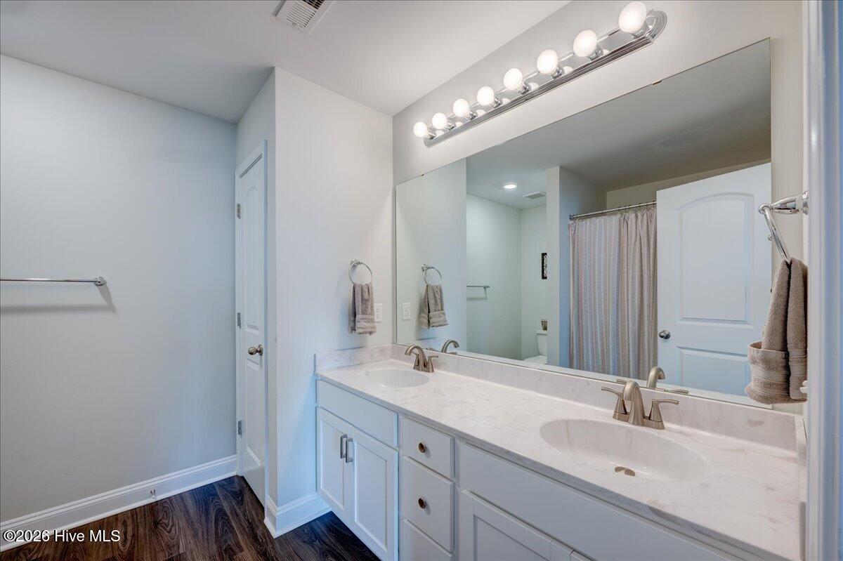 100569767 | Photo 21