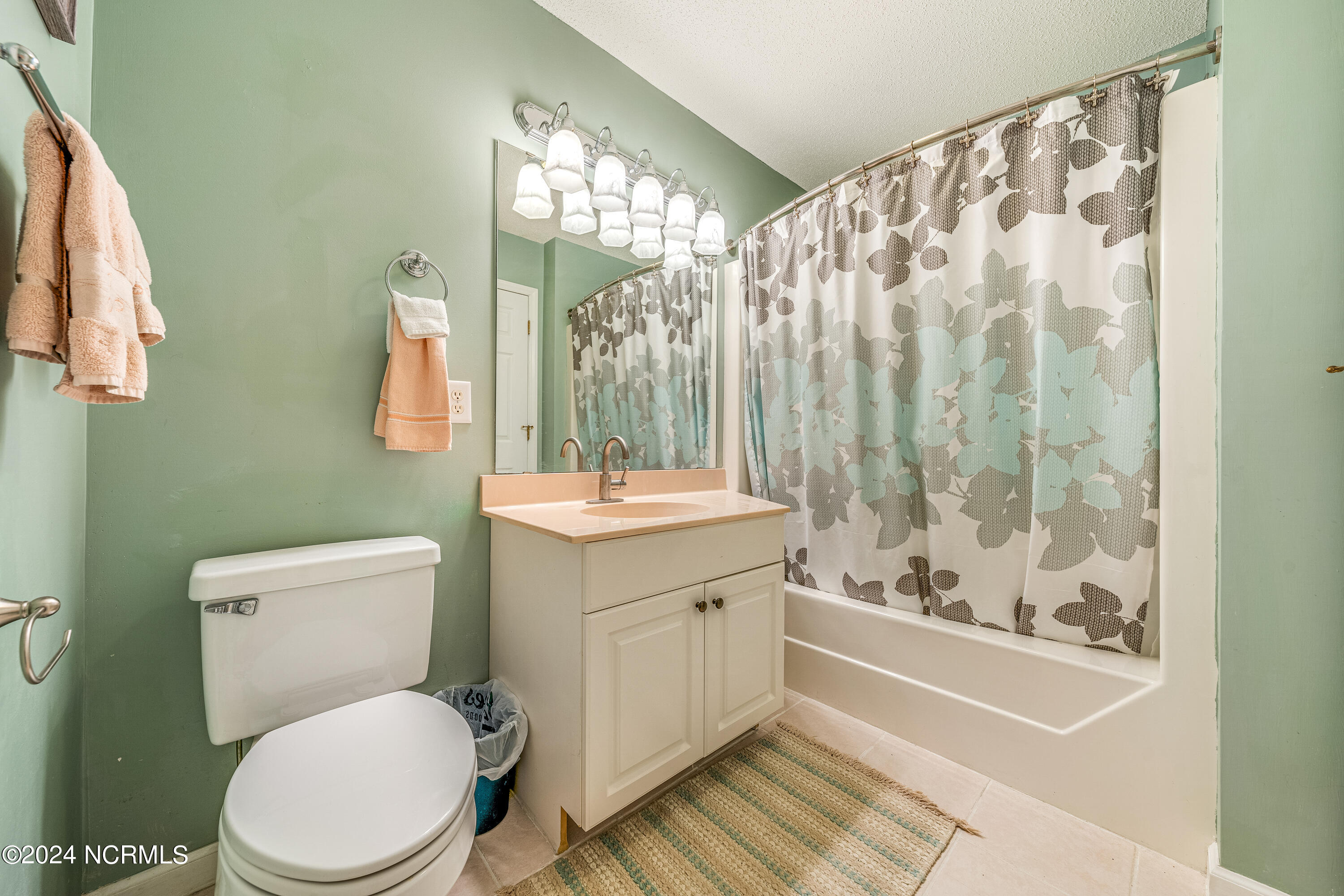 100534045 | Photo 22