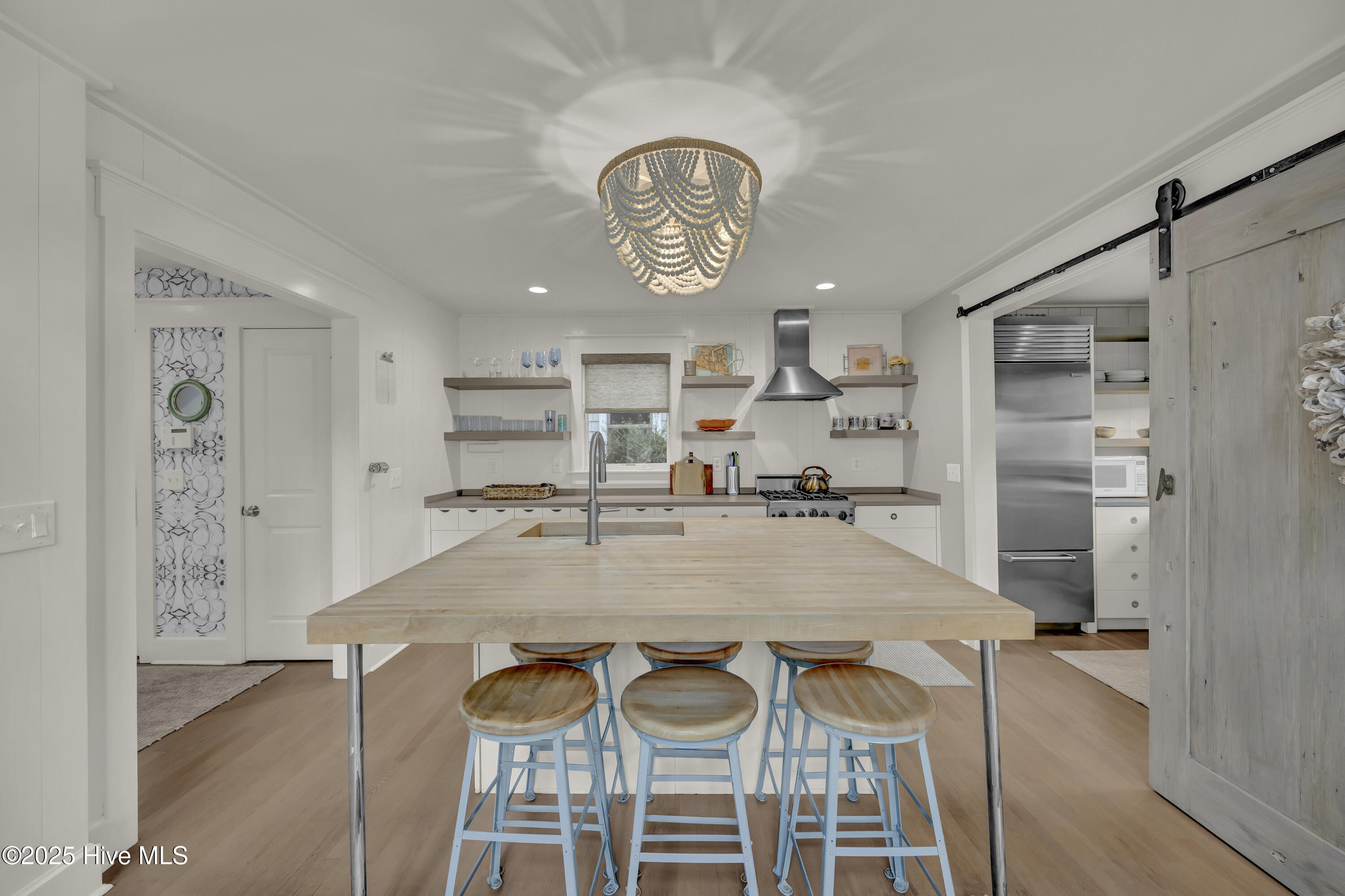 100536845 | Photo 12