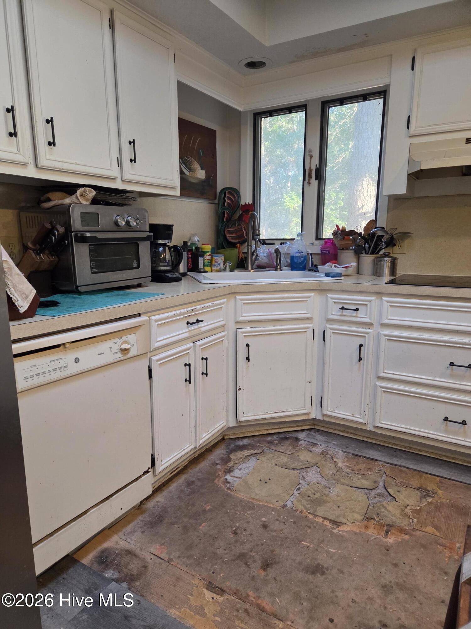 100550366 | Photo 12