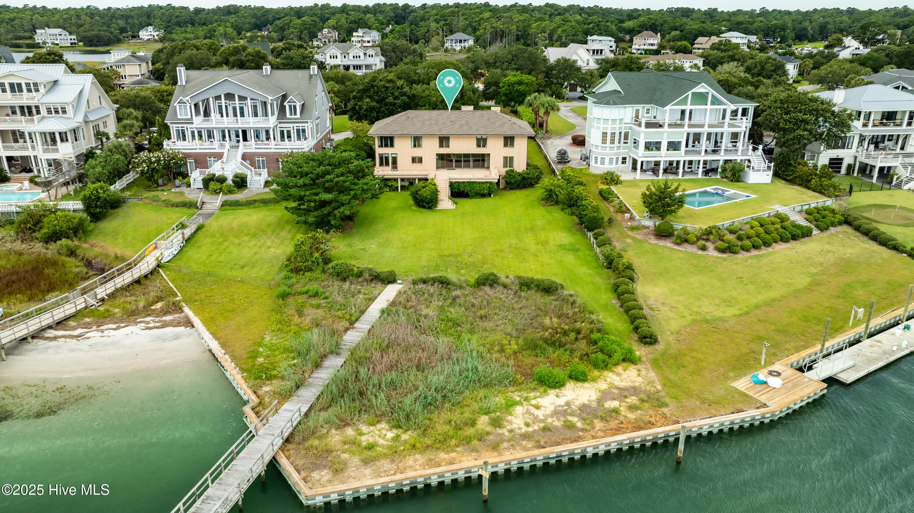 100527389 | Photo 60