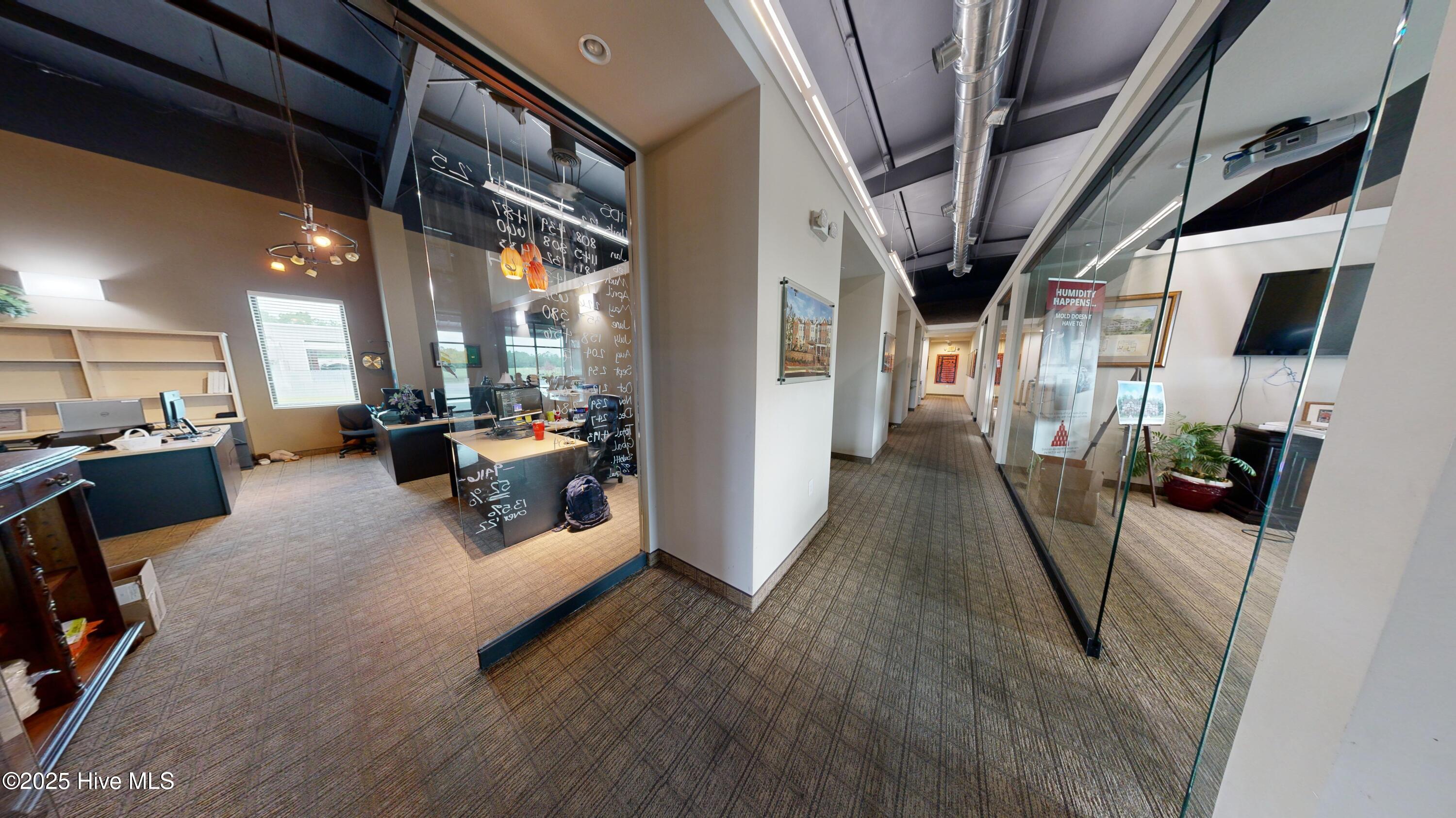 100507866 | Photo 56