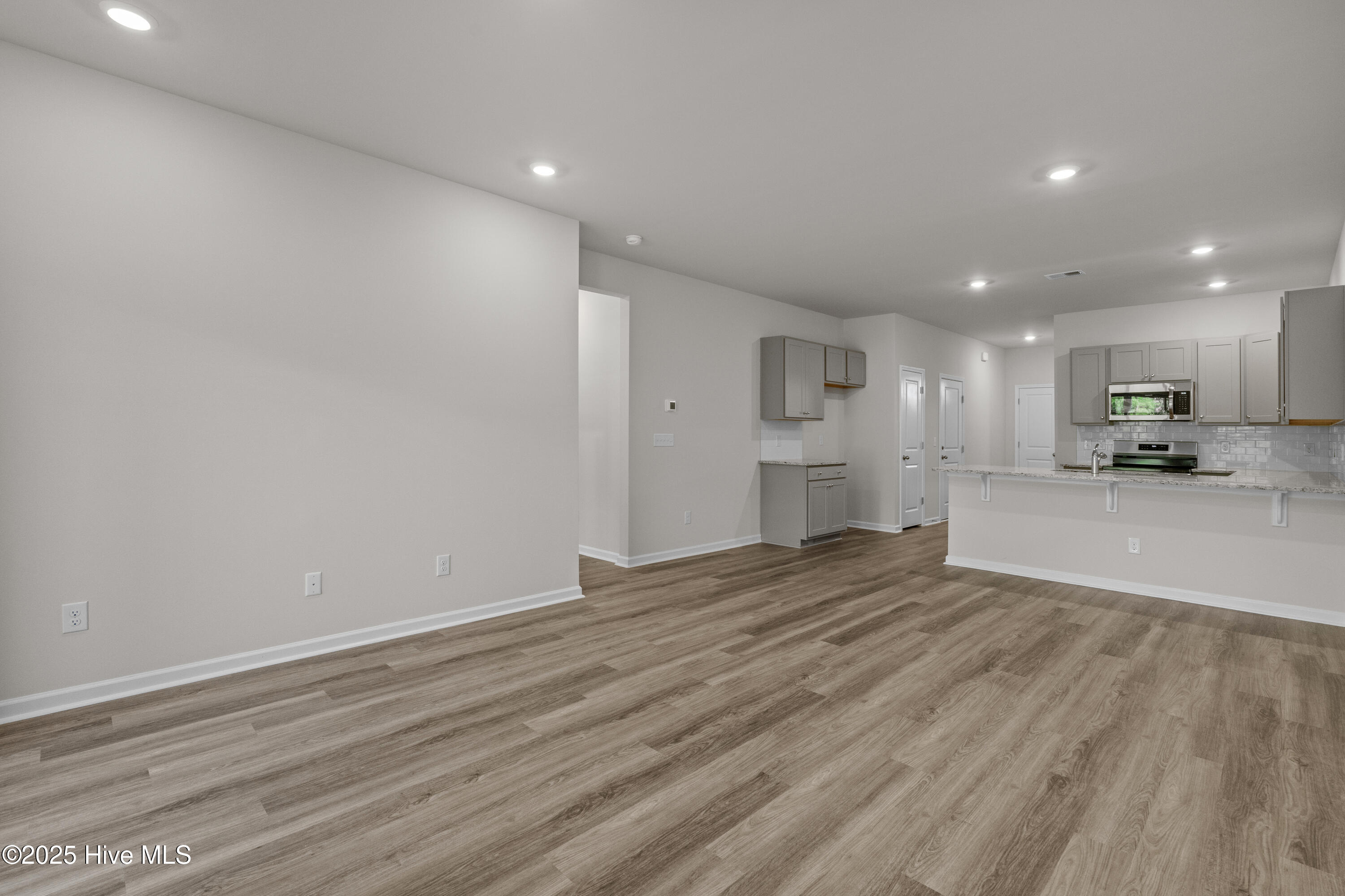 100536974 | Photo 11