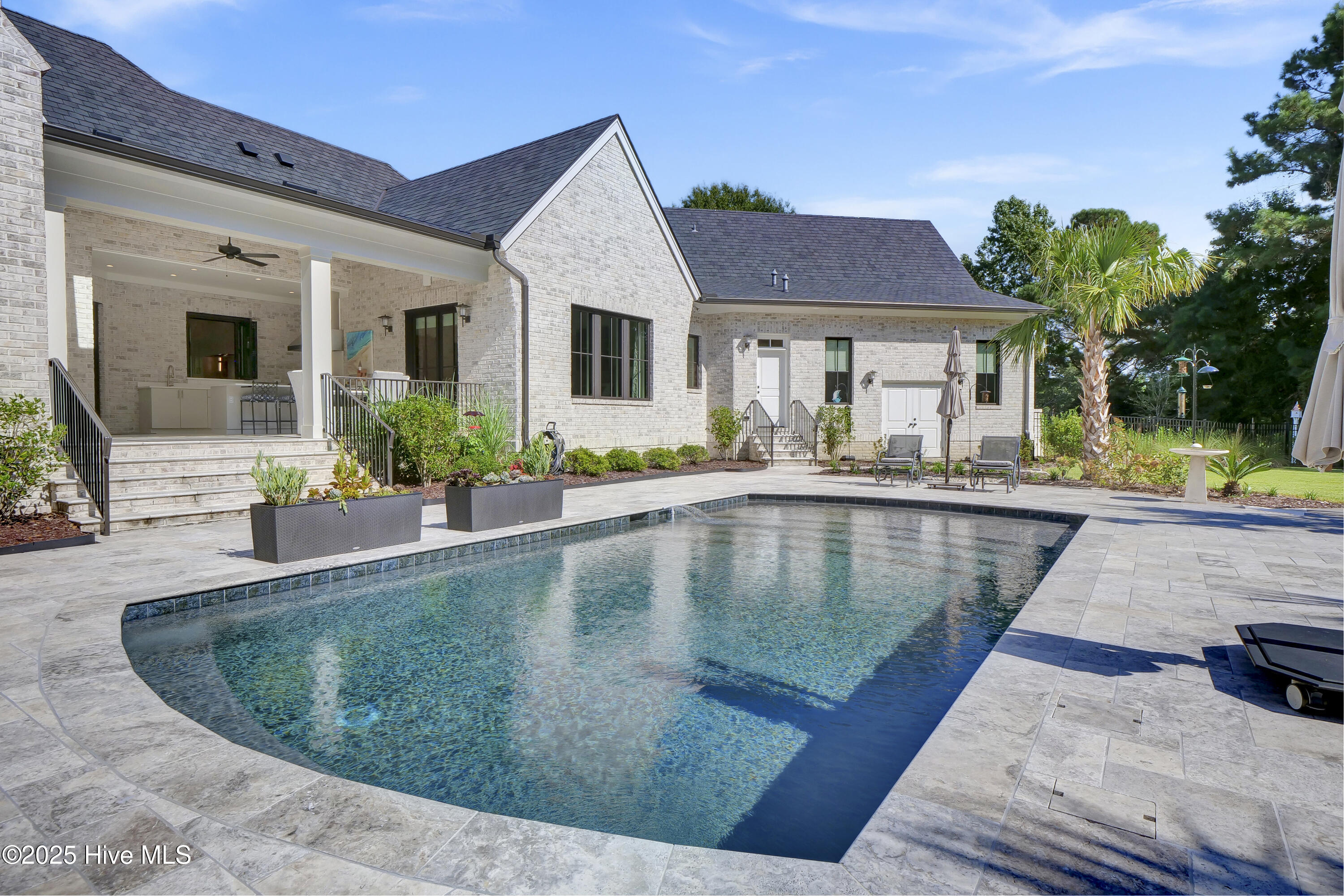 100532496 | Photo 70