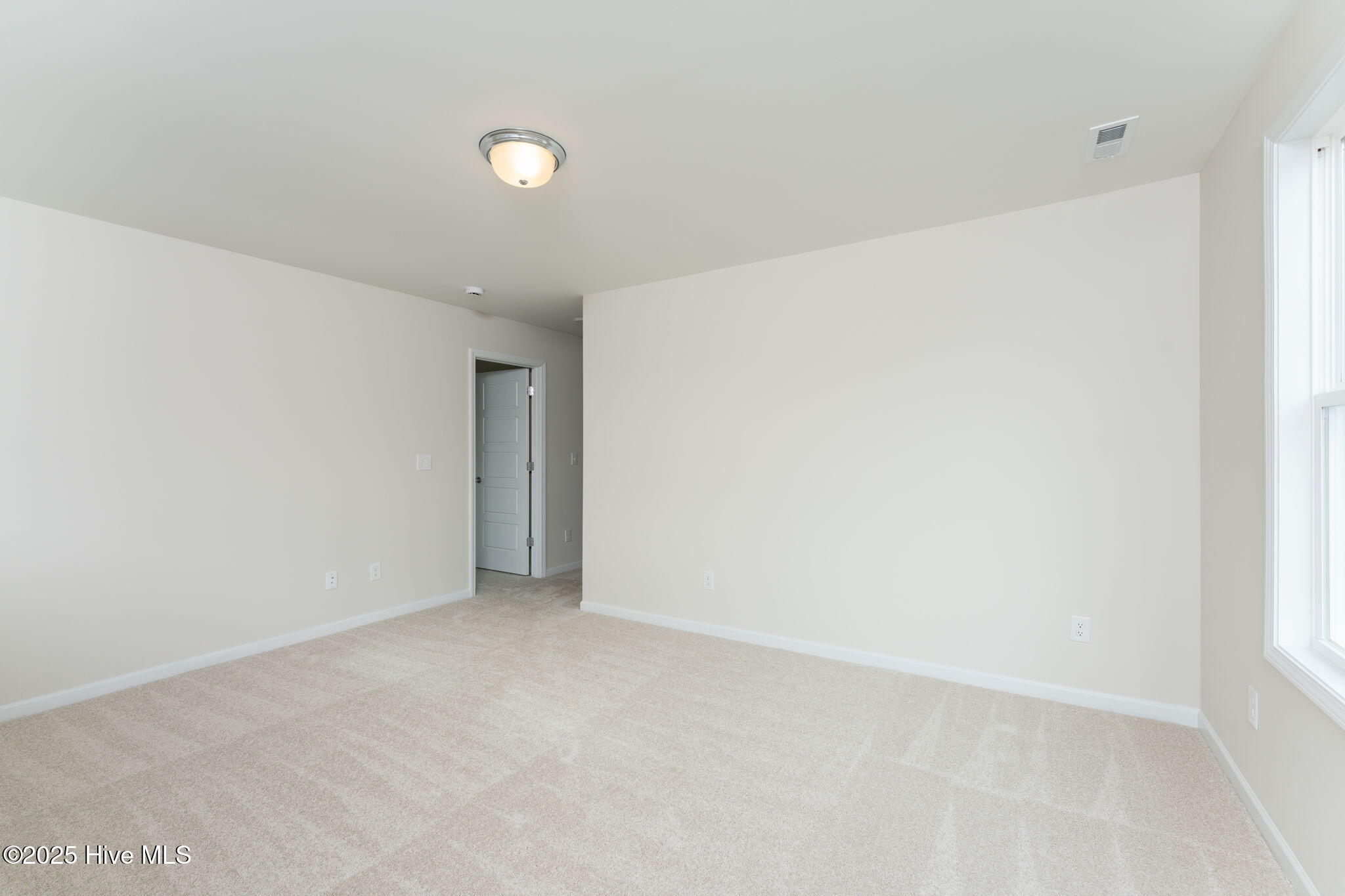 100508287 | Photo 38