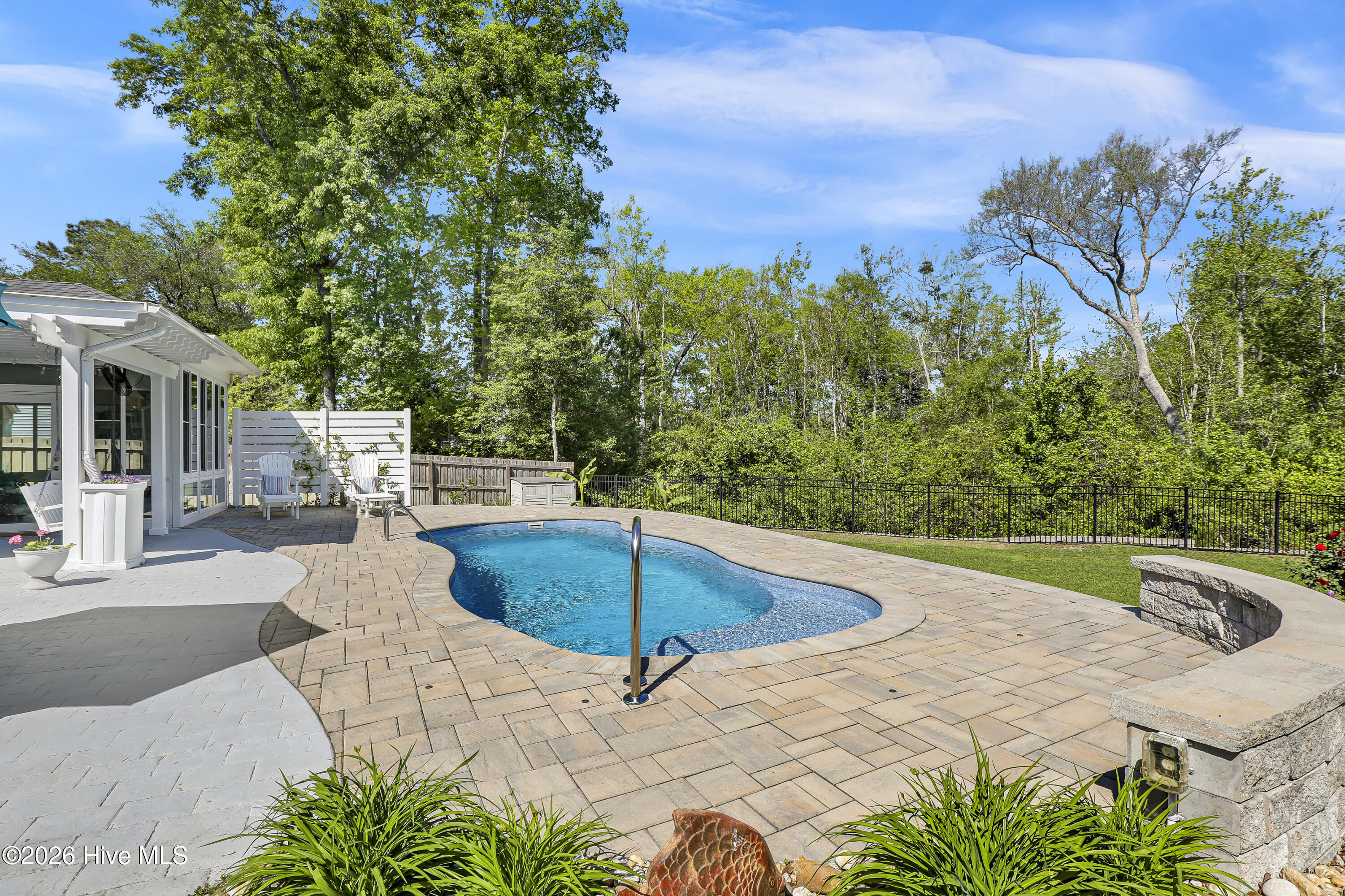 100567607 | Photo 41