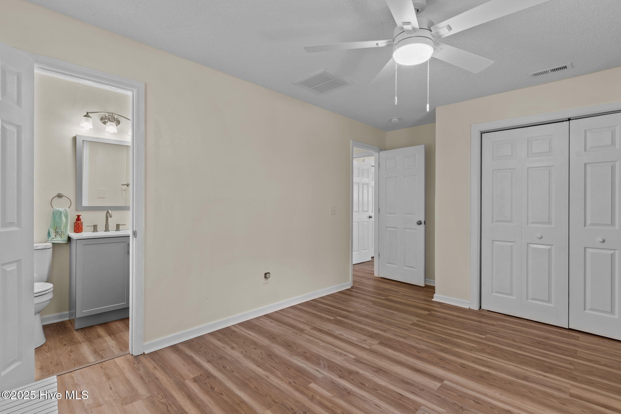 100530137 | Photo 19