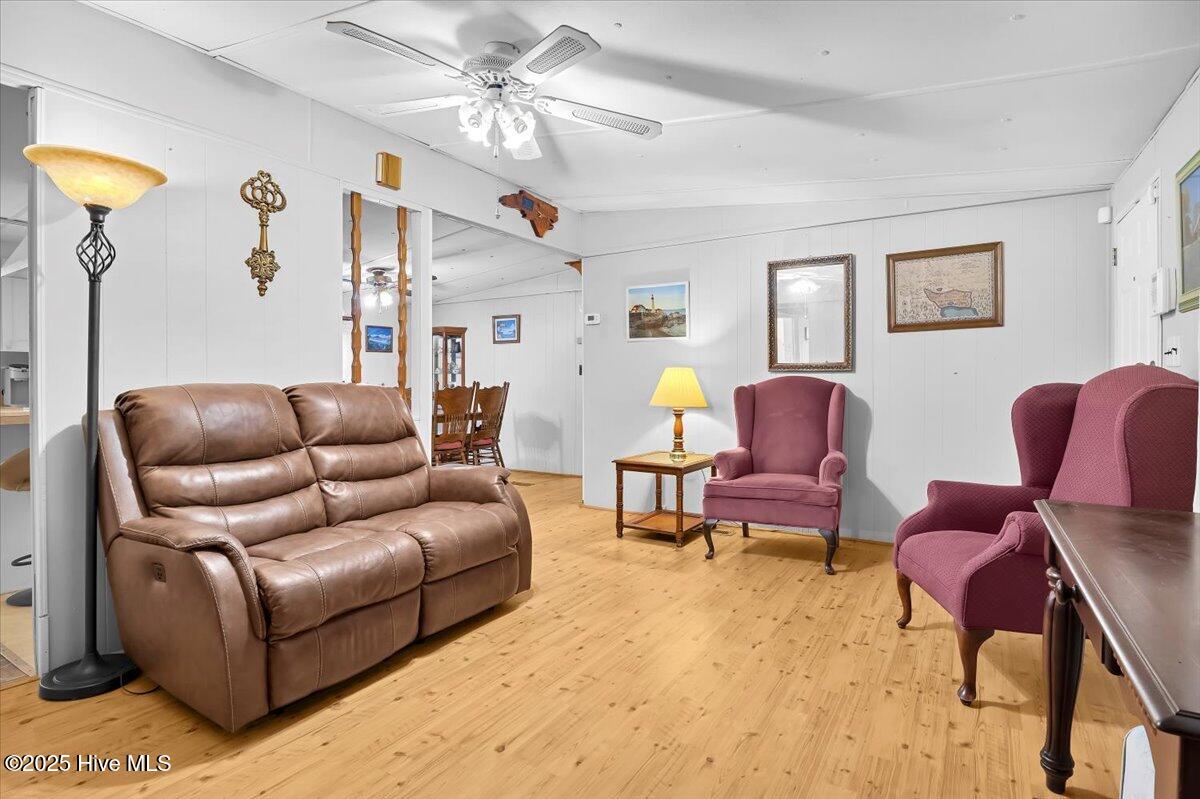 100518805 | Photo 13