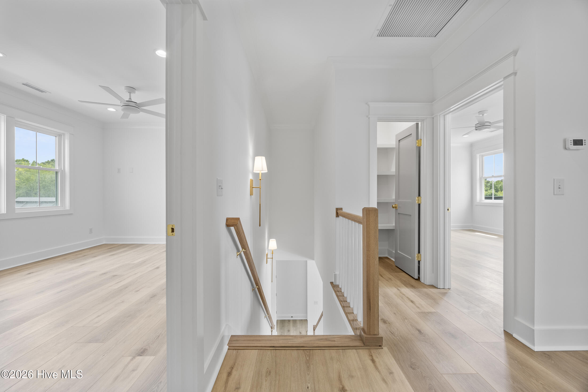 100570401 | Photo 30