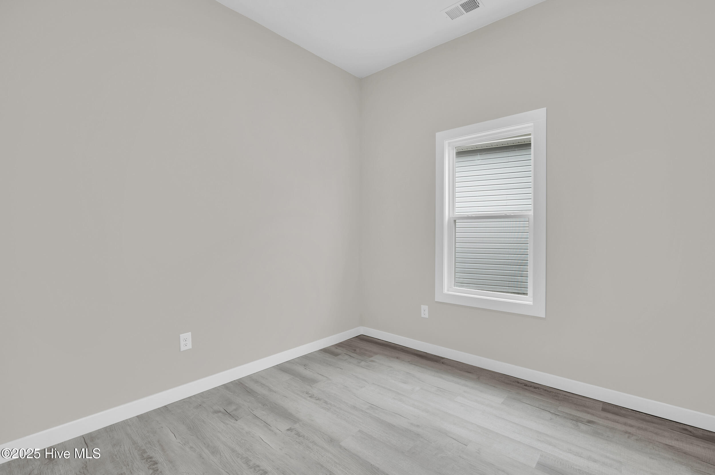 100546383 | Photo 20