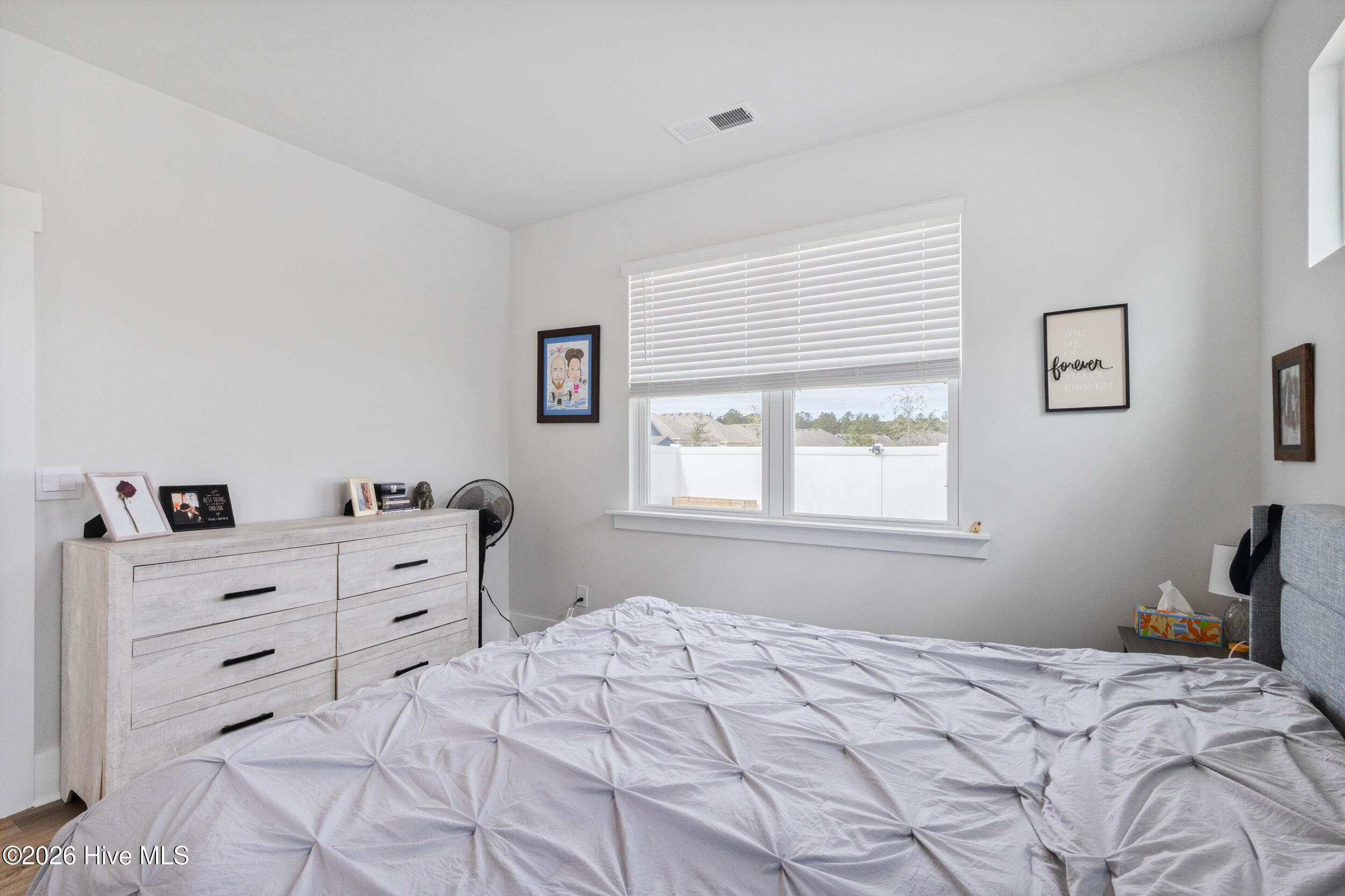 100561359 | Photo 27