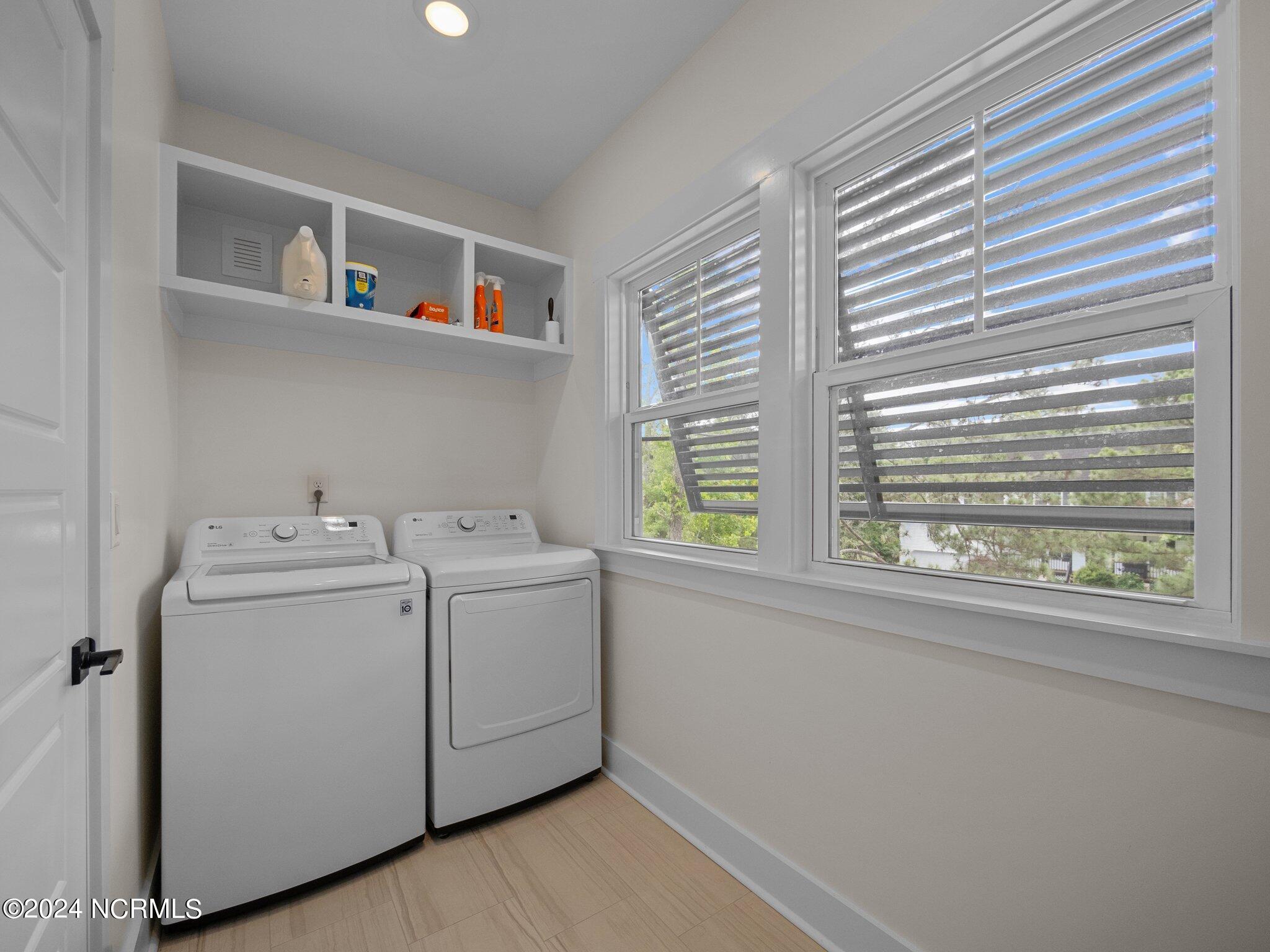 100560825 | Photo 33