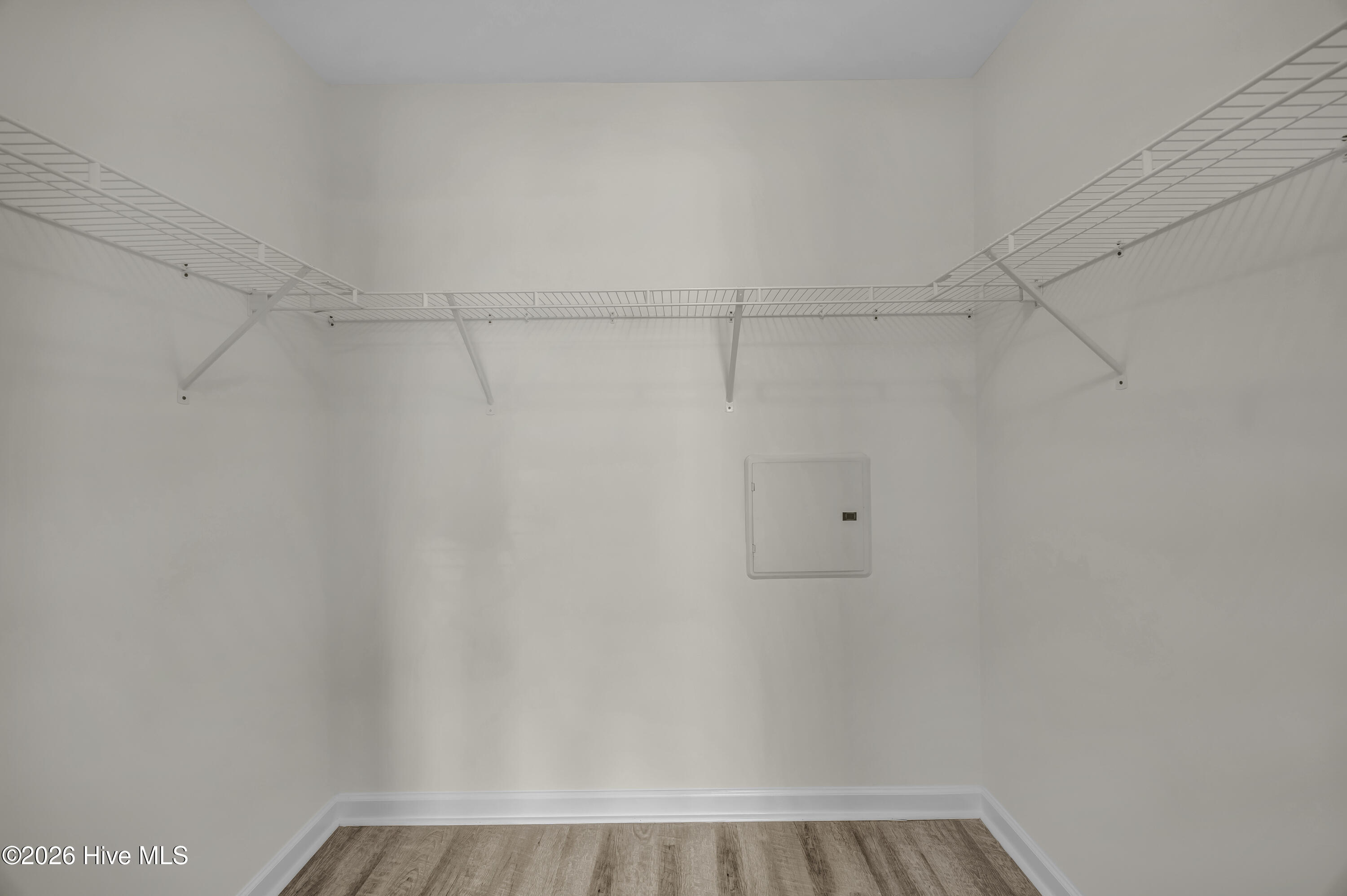 100566295 | Photo 19