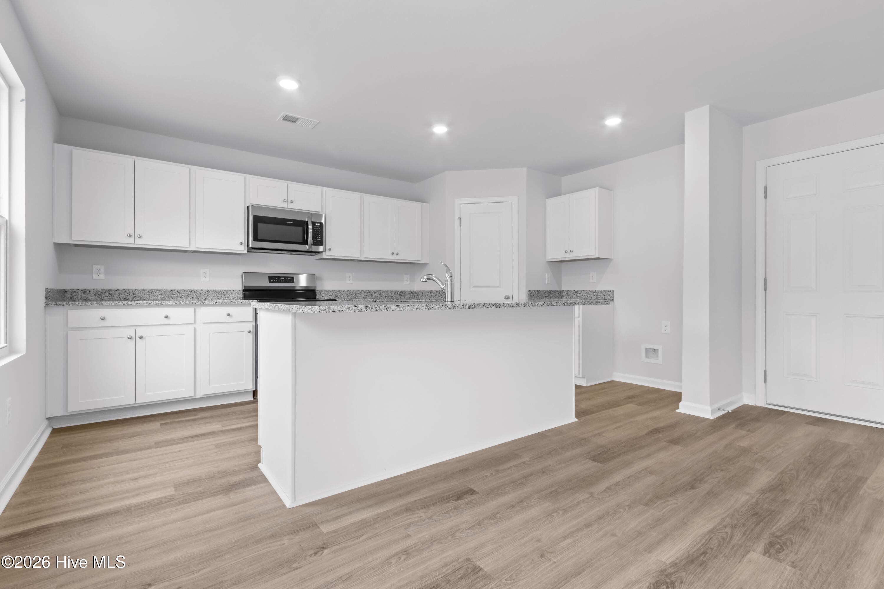 100557656 | Photo 27