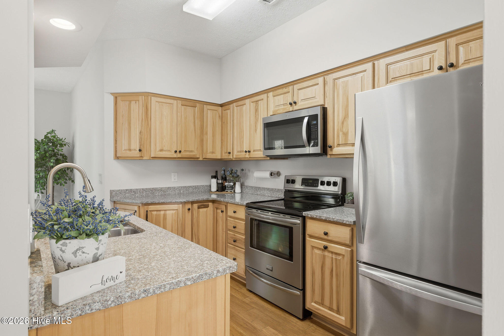 100569569 | Photo 25