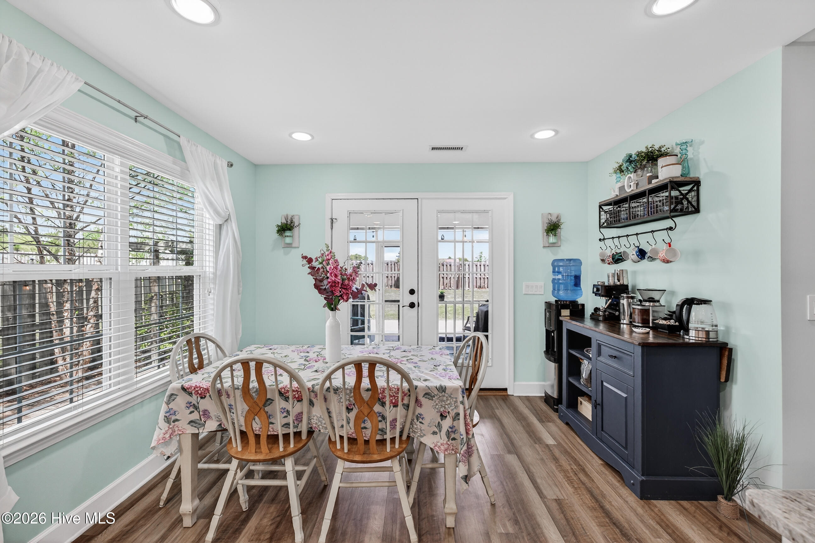 100567019 | Photo 17