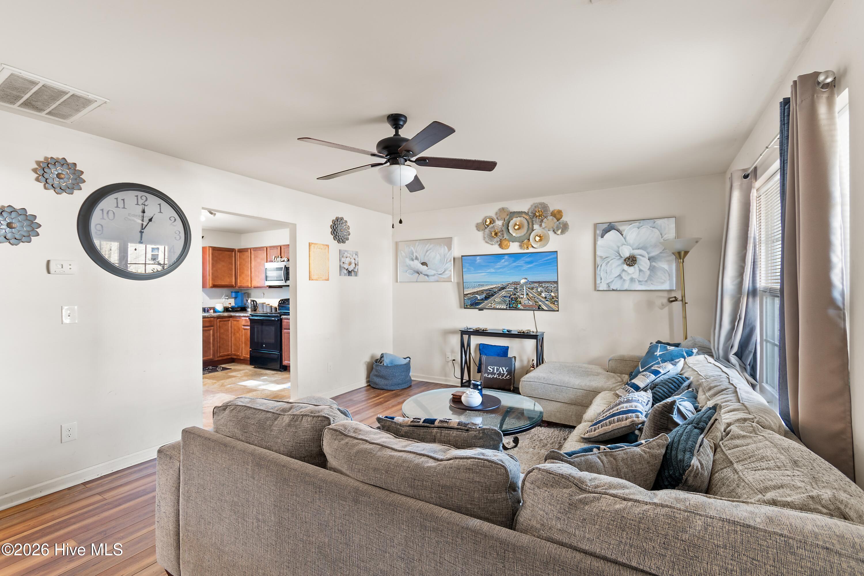 100568223 | Photo 12