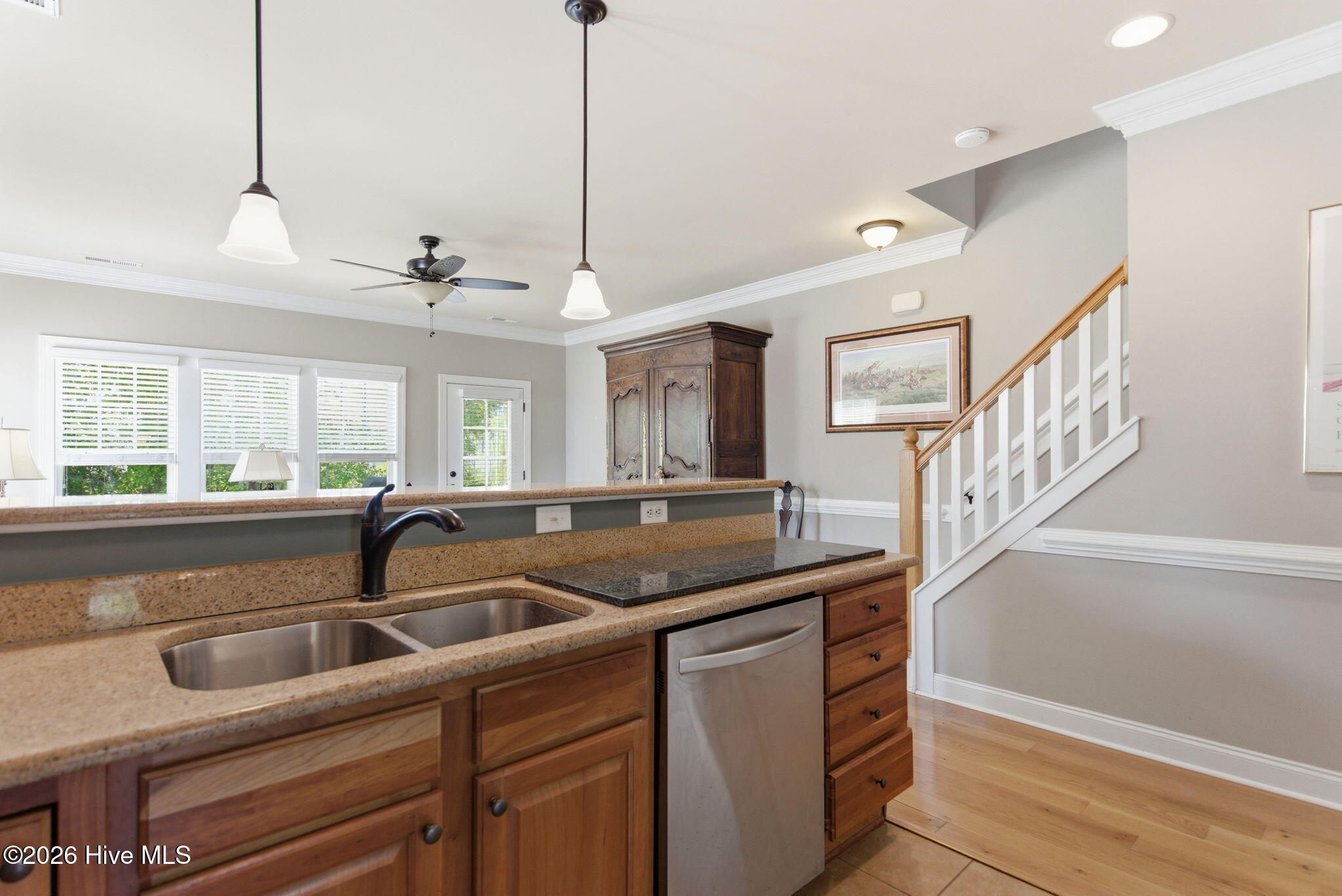 100569700 | Photo 15