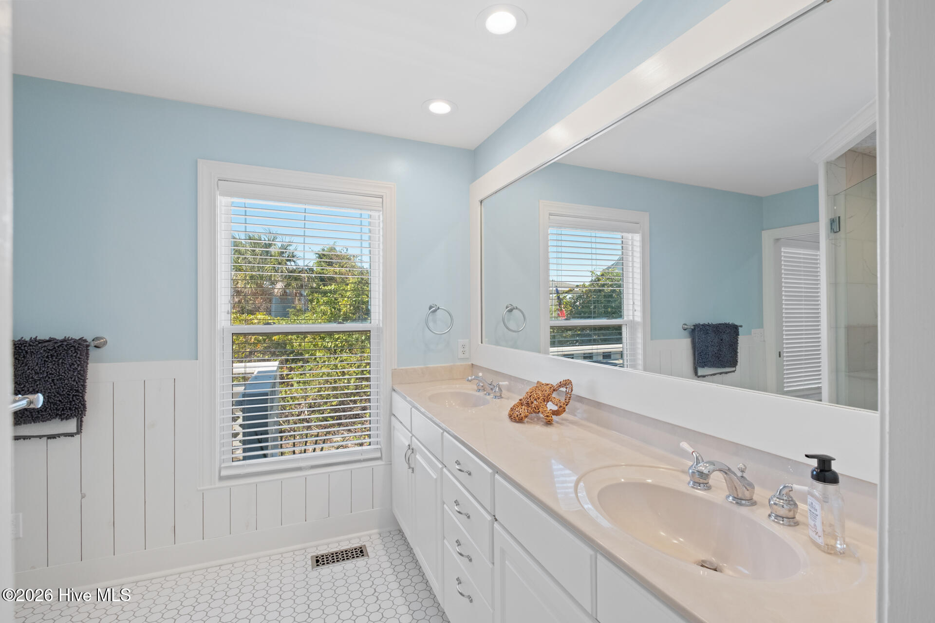 100556120 | Photo 32