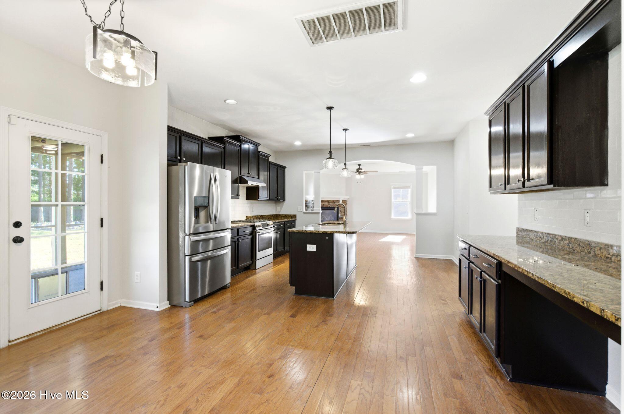 100566859 | Photo 27