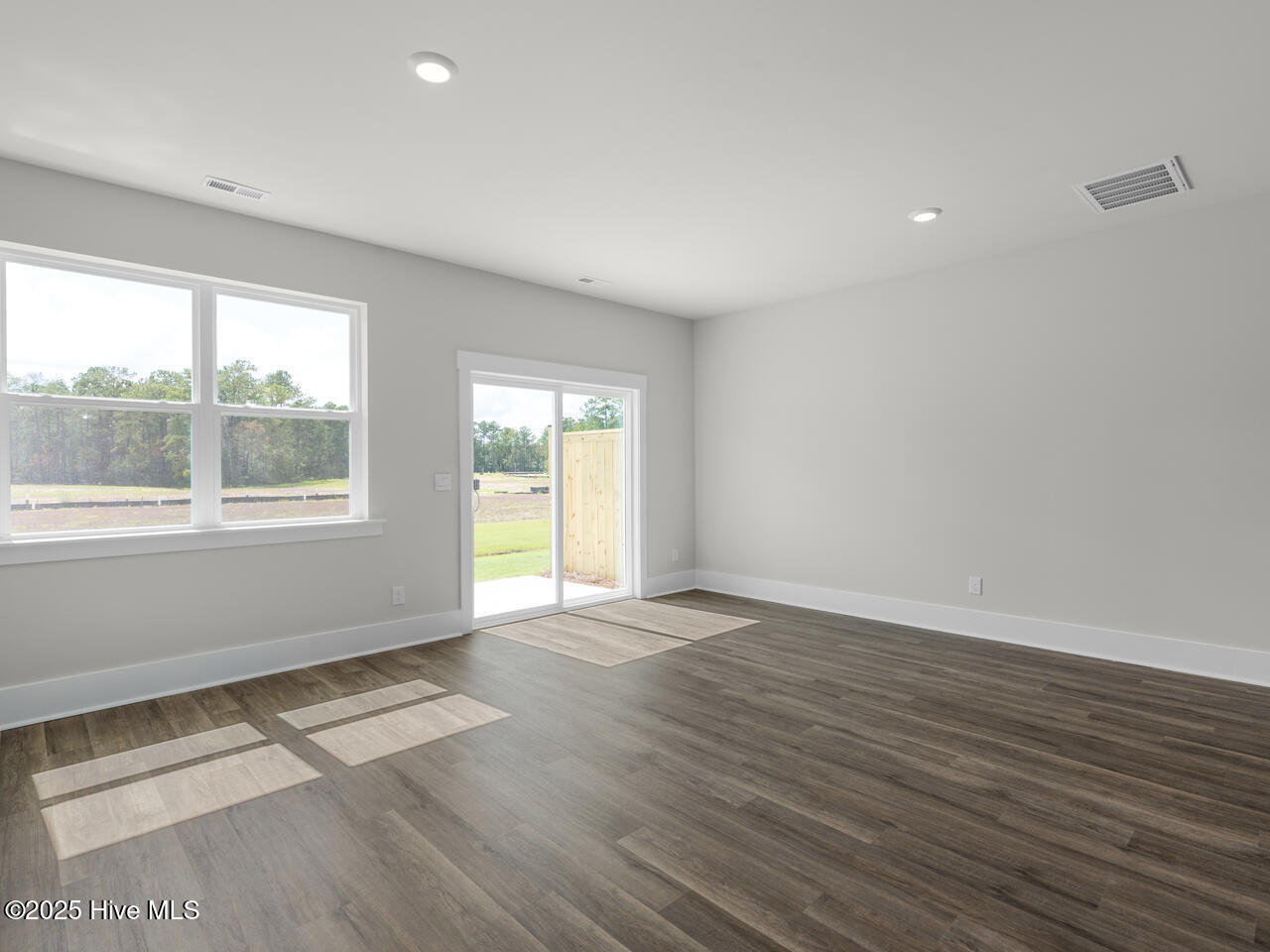 100508448 | Photo 12