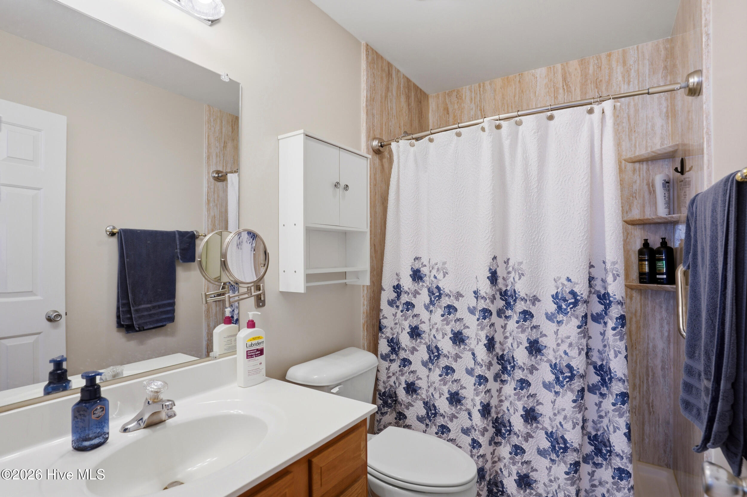 100565868 | Photo 16