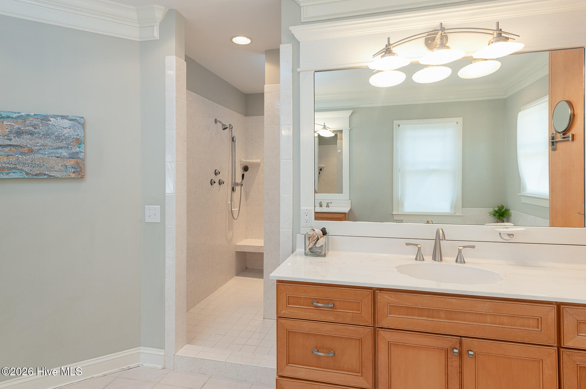 100562037 | Photo 52