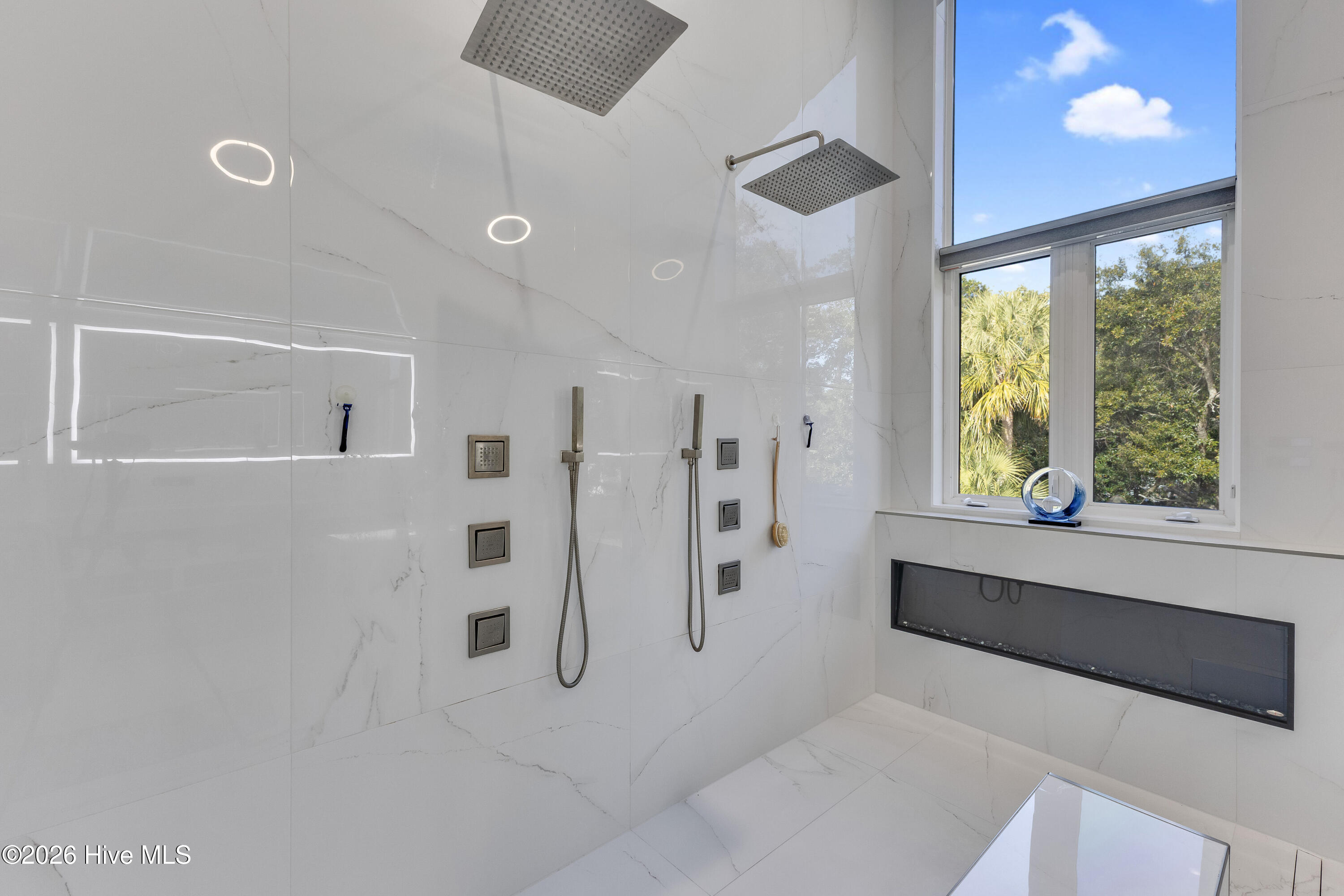 100559856 | Photo 40